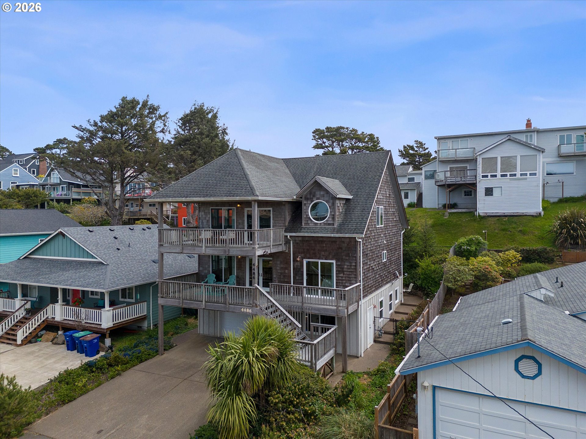4486 SW Beach Ave — photo