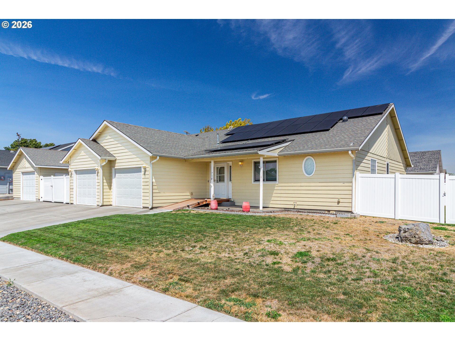 710 W Sandpiper Ave — photo