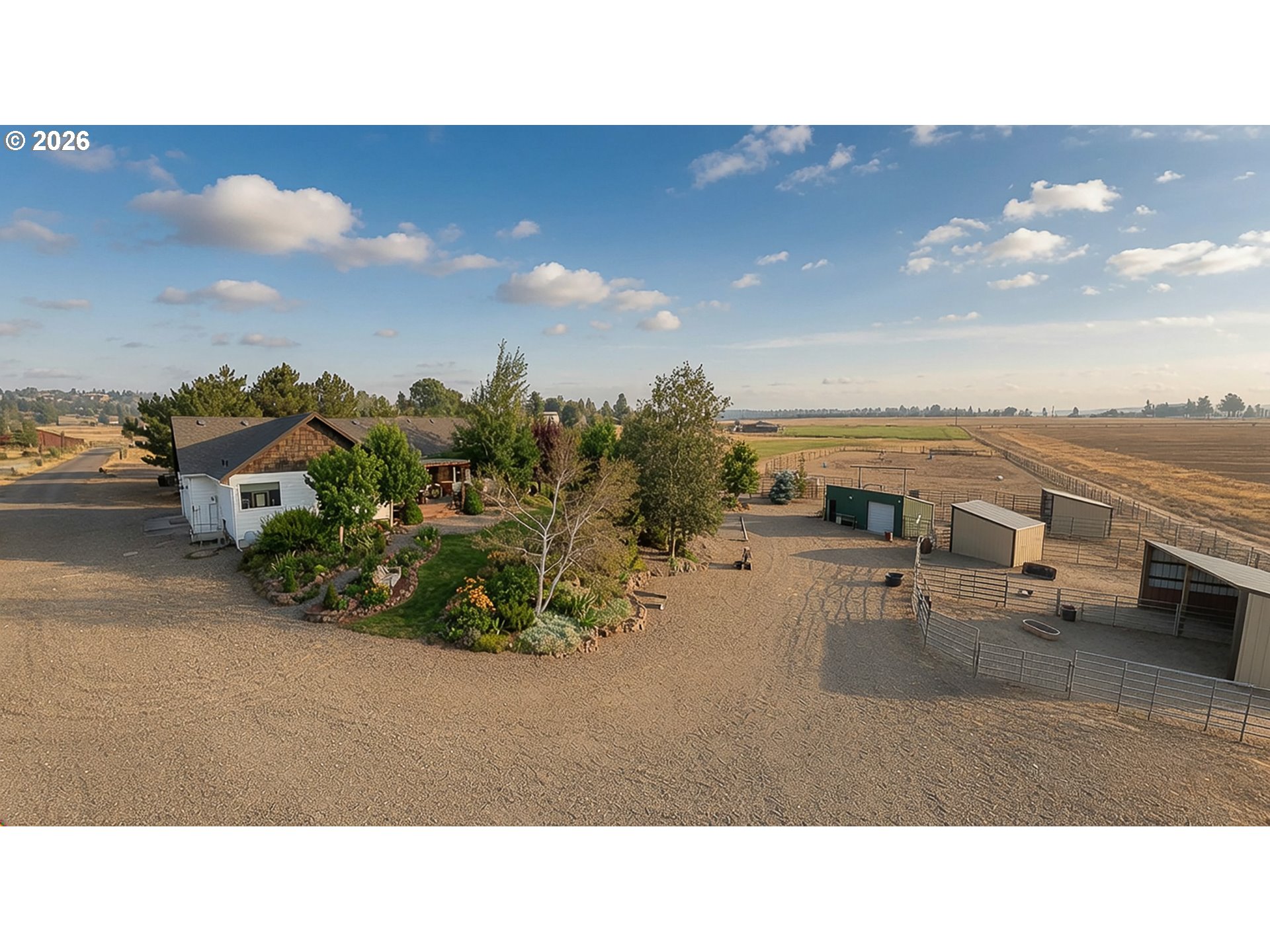 998 NE Brown Dr — photo