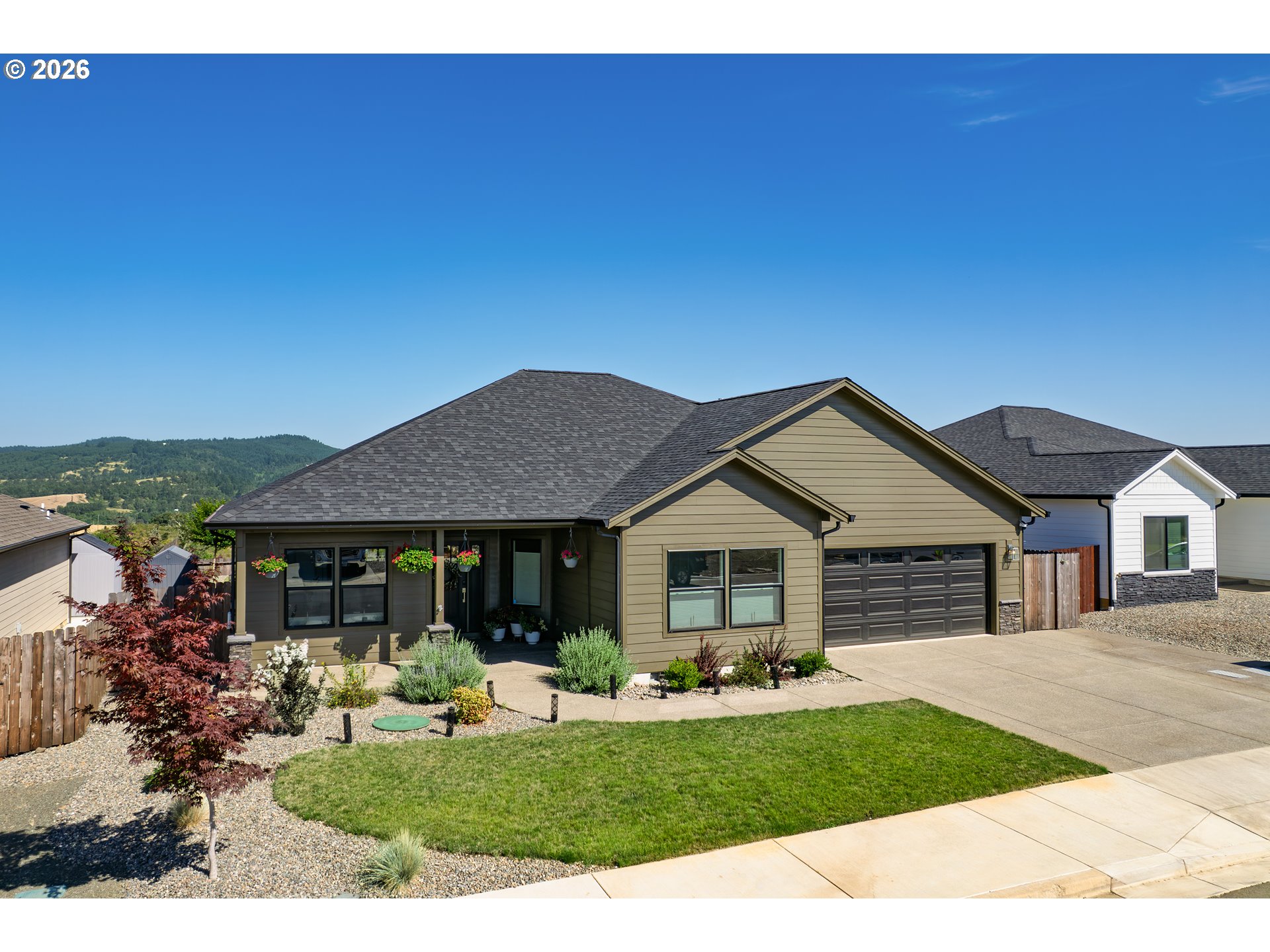 857 Durham Ave — photo