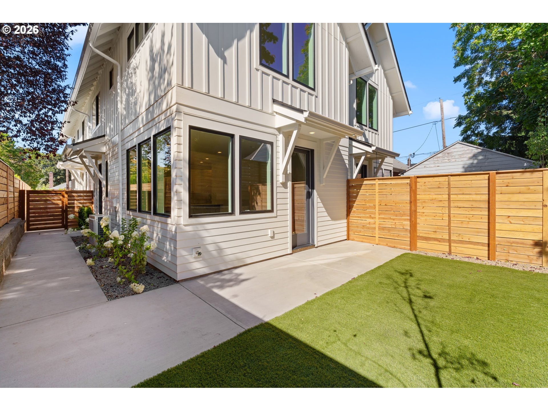 1518 NE Jarrett St C — photo