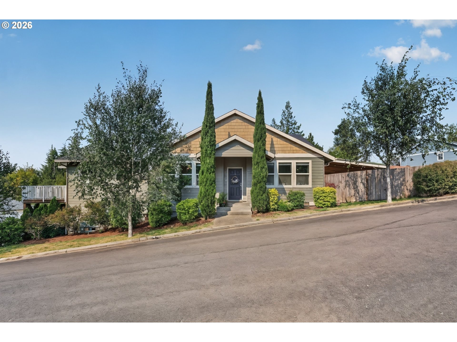 918 NE Sunset Ct — photo