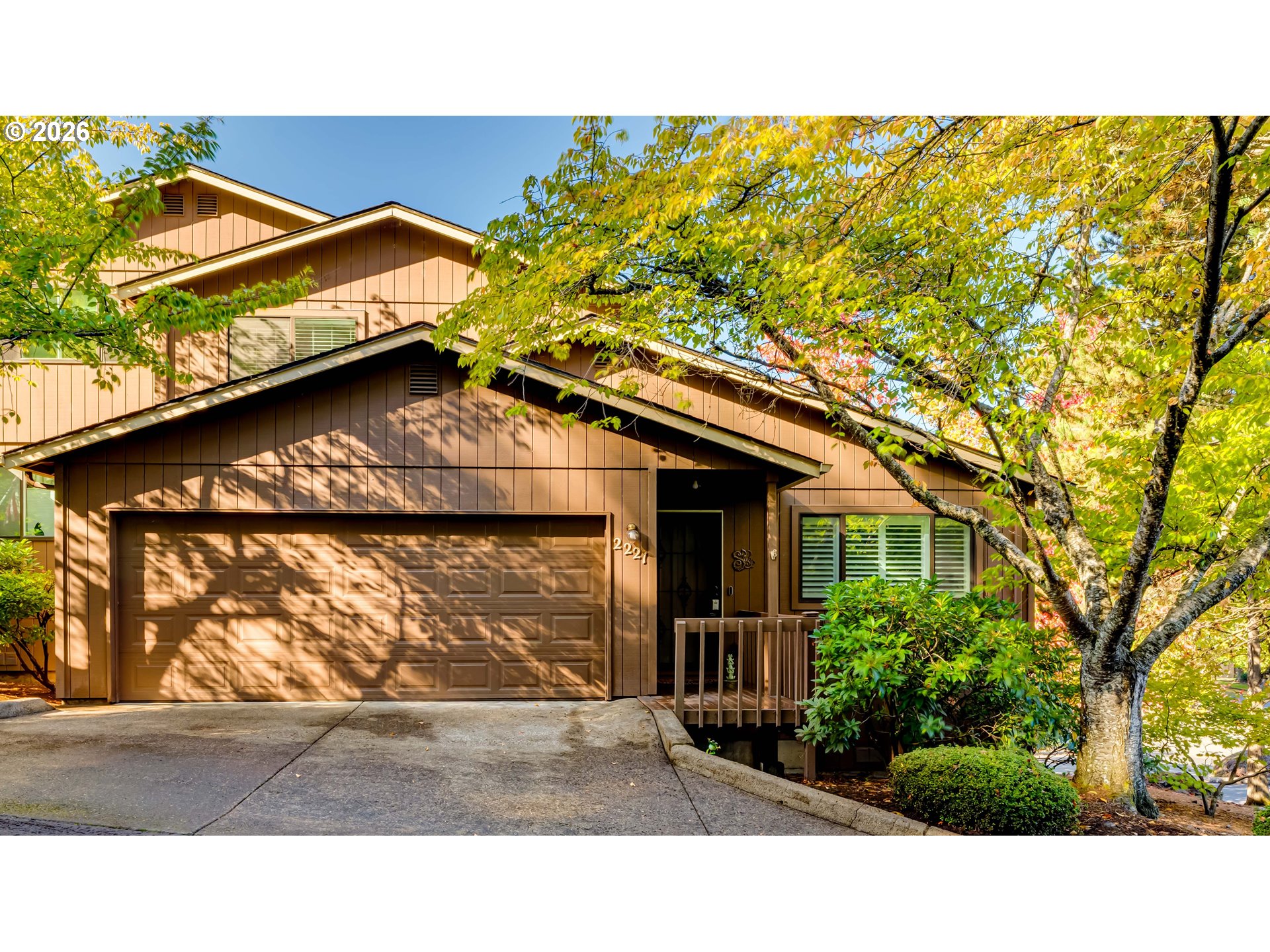 2221 Ridgeway Dr — photo
