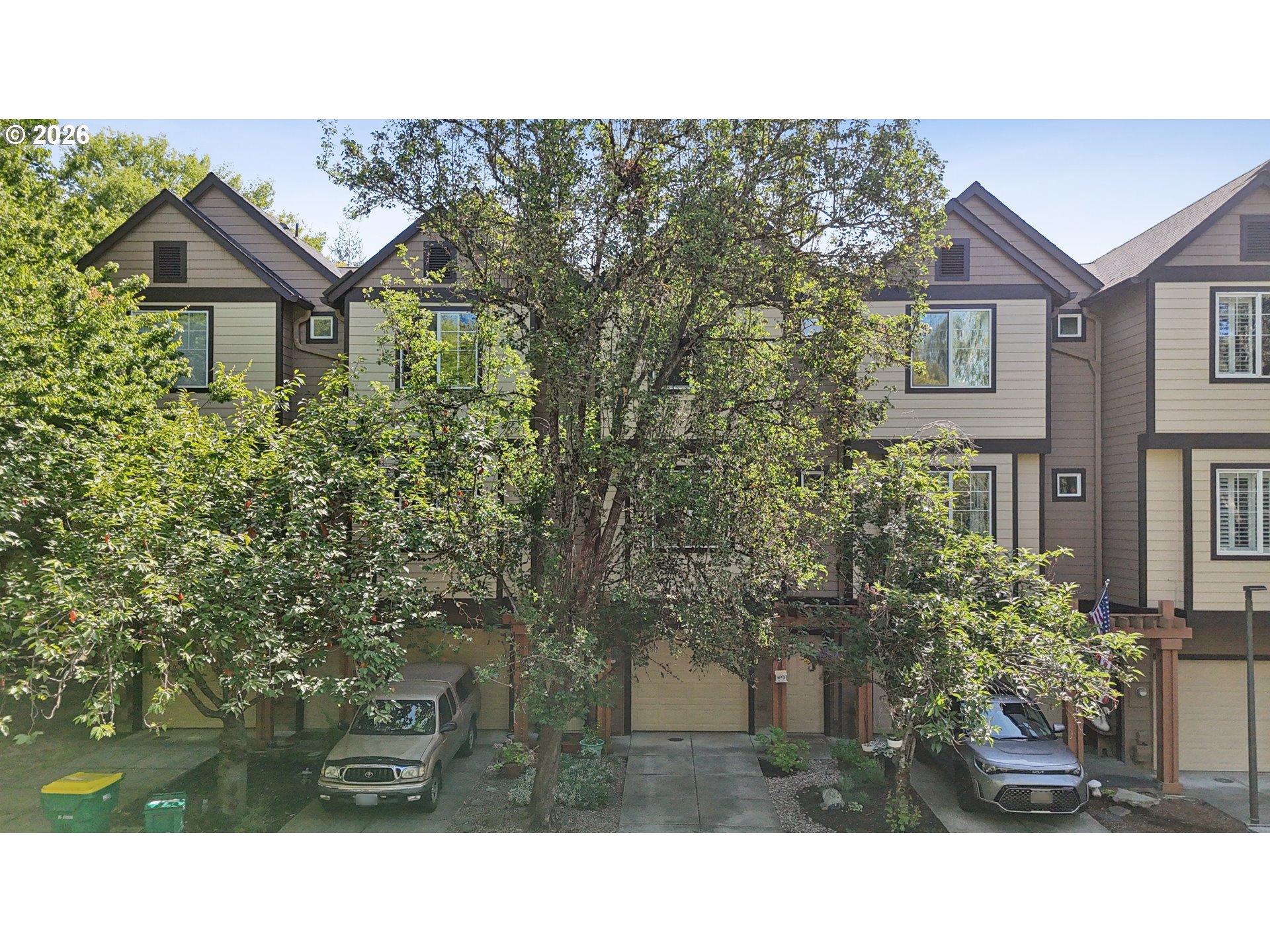668 SW Dillan Dr — photo