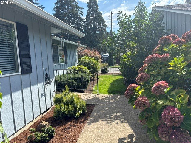 968 W L Street — photo