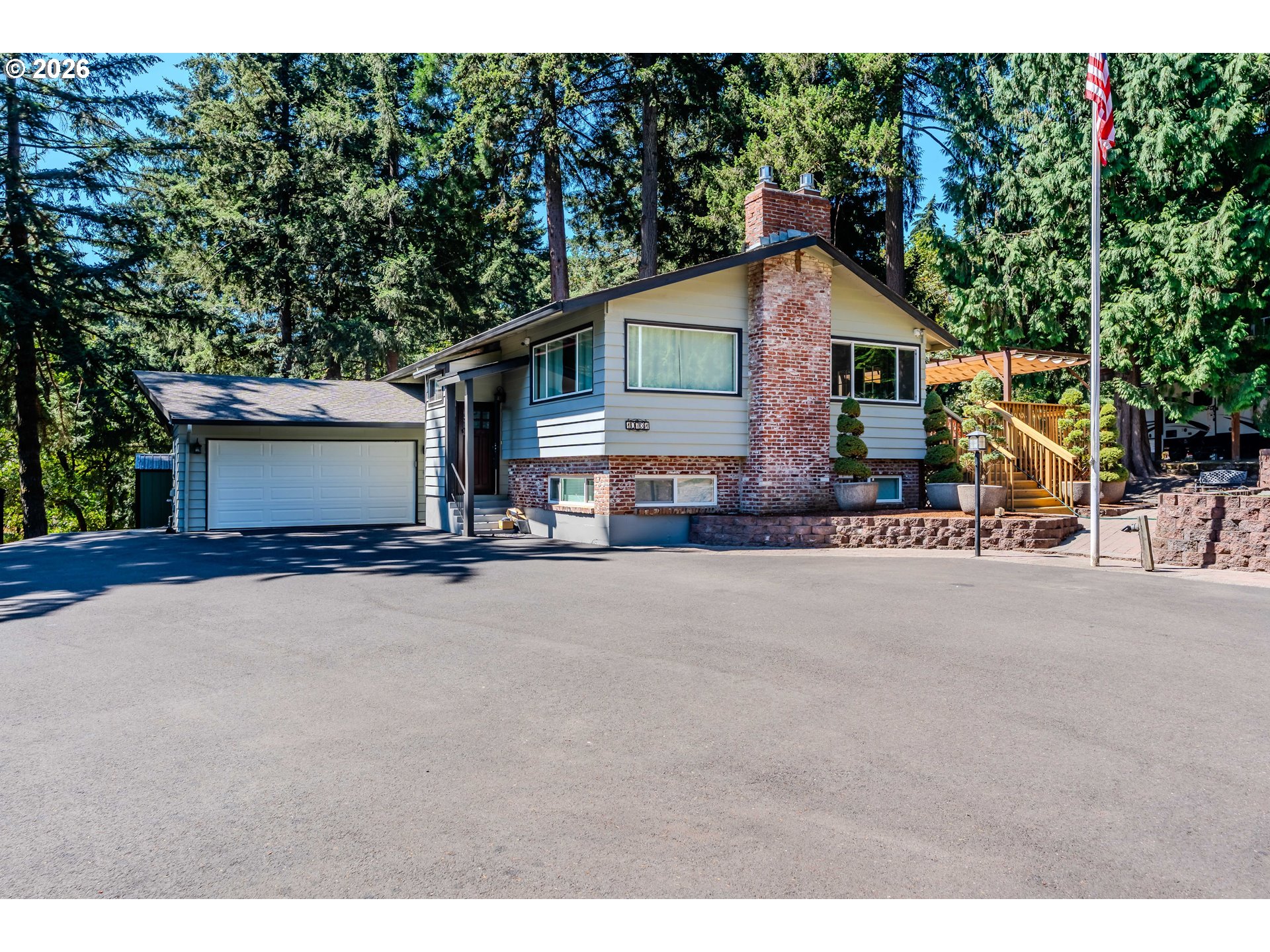 10731 SE Eastmont Dr — photo