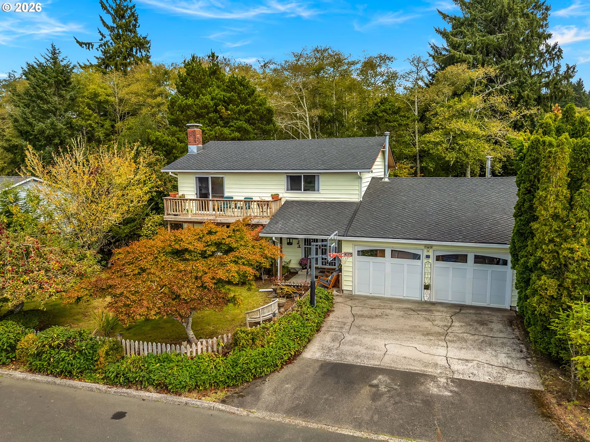 77 Hilltop Dr — photo