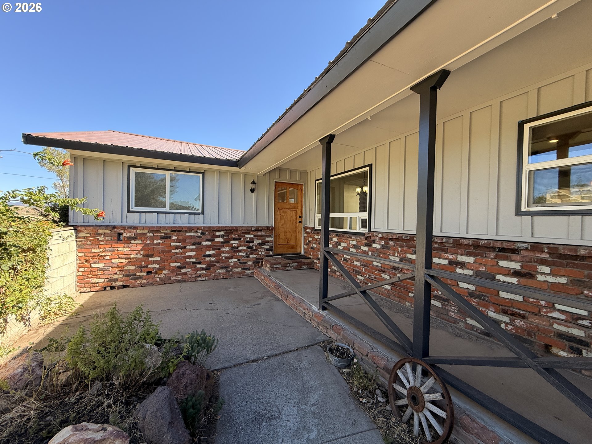 18177 Highway 395 — photo