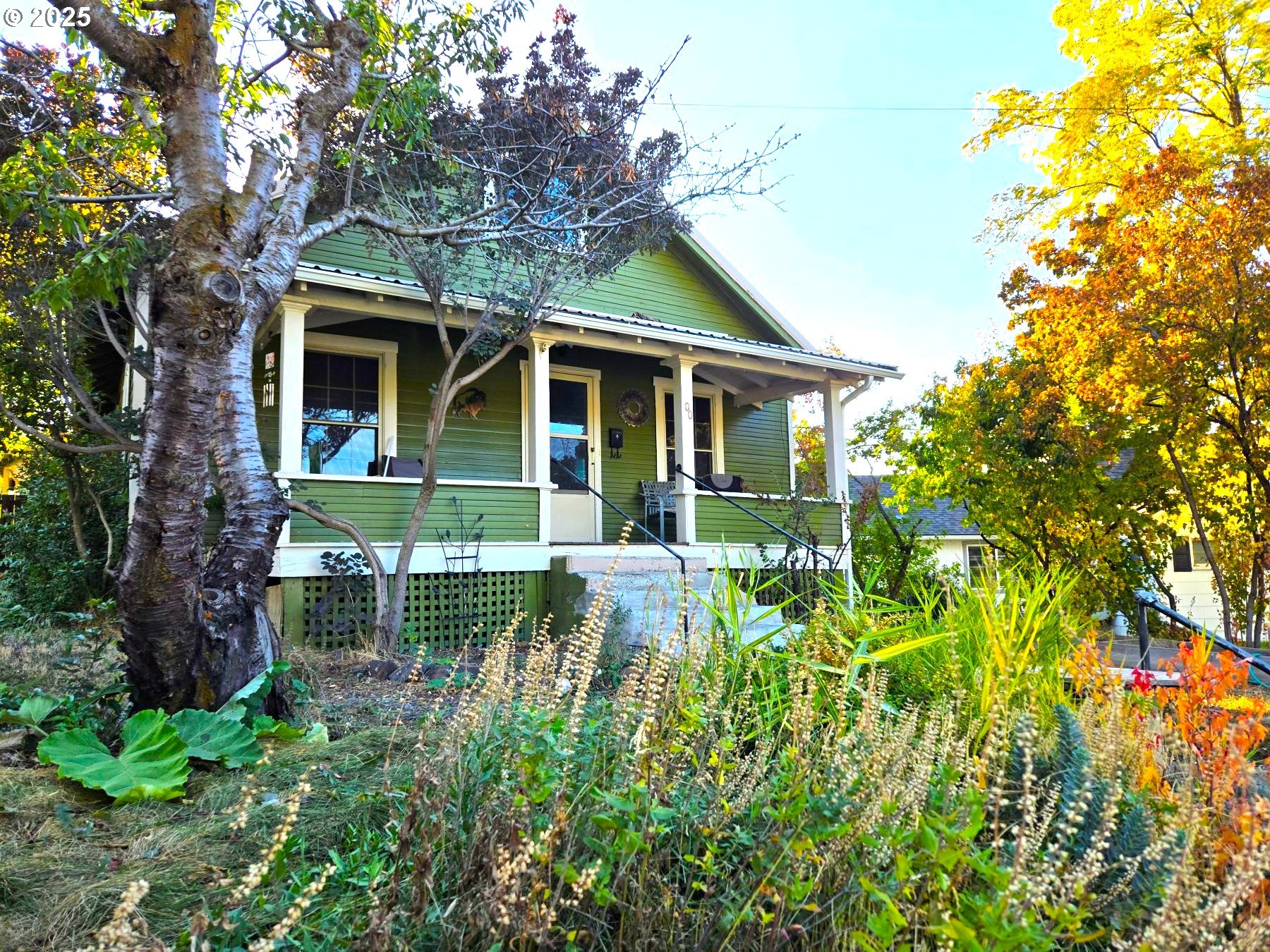 100 SE Hillcrest Rd — photo