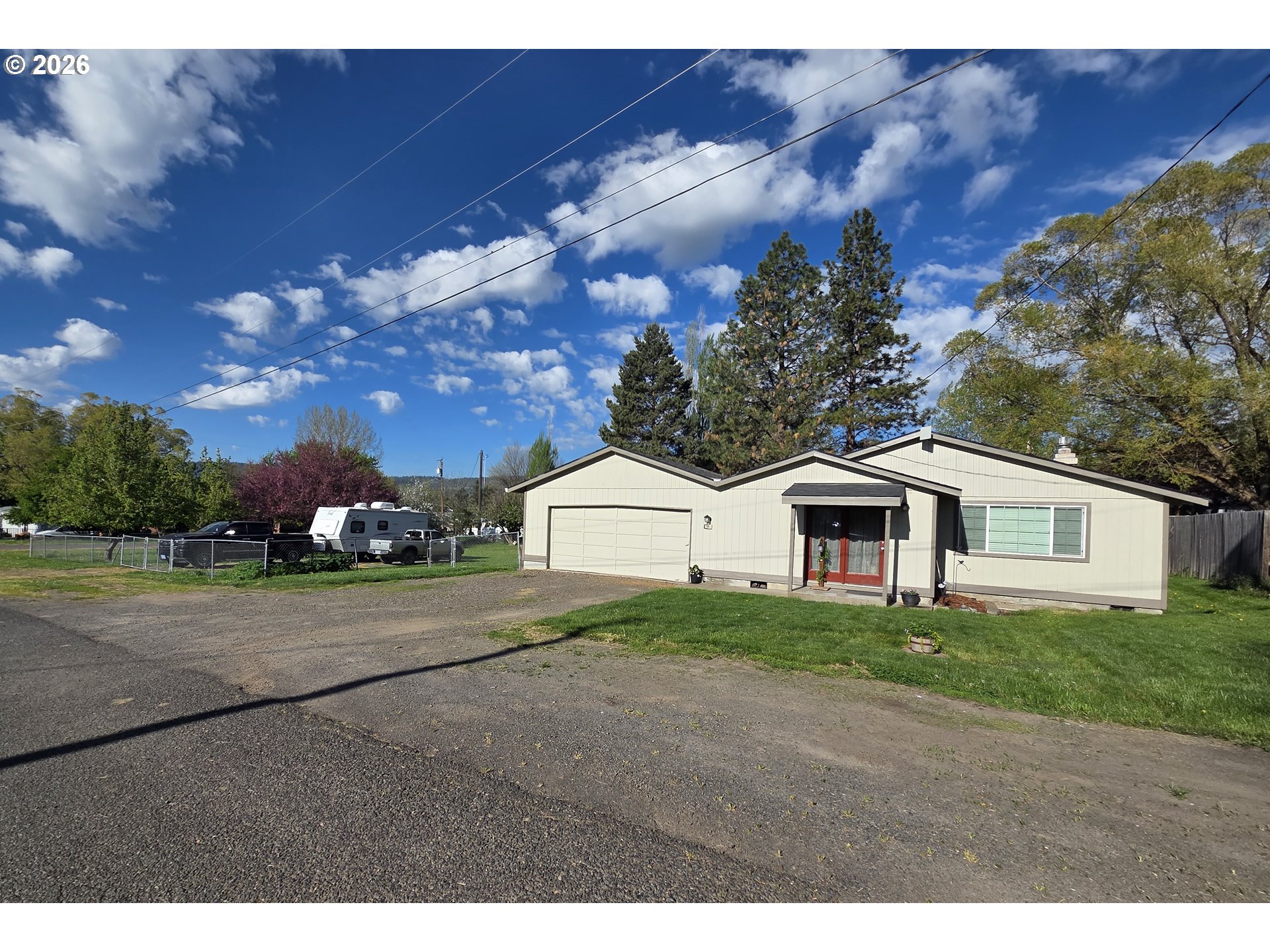 740 N 11th Ave — photo