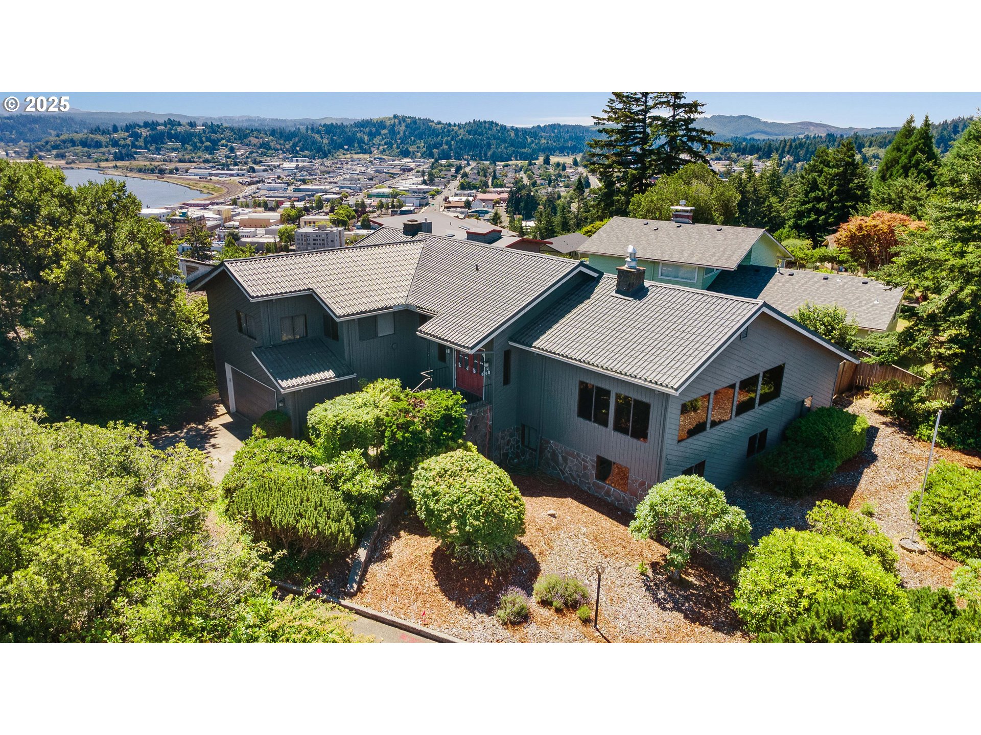 830 Signal Way — photo