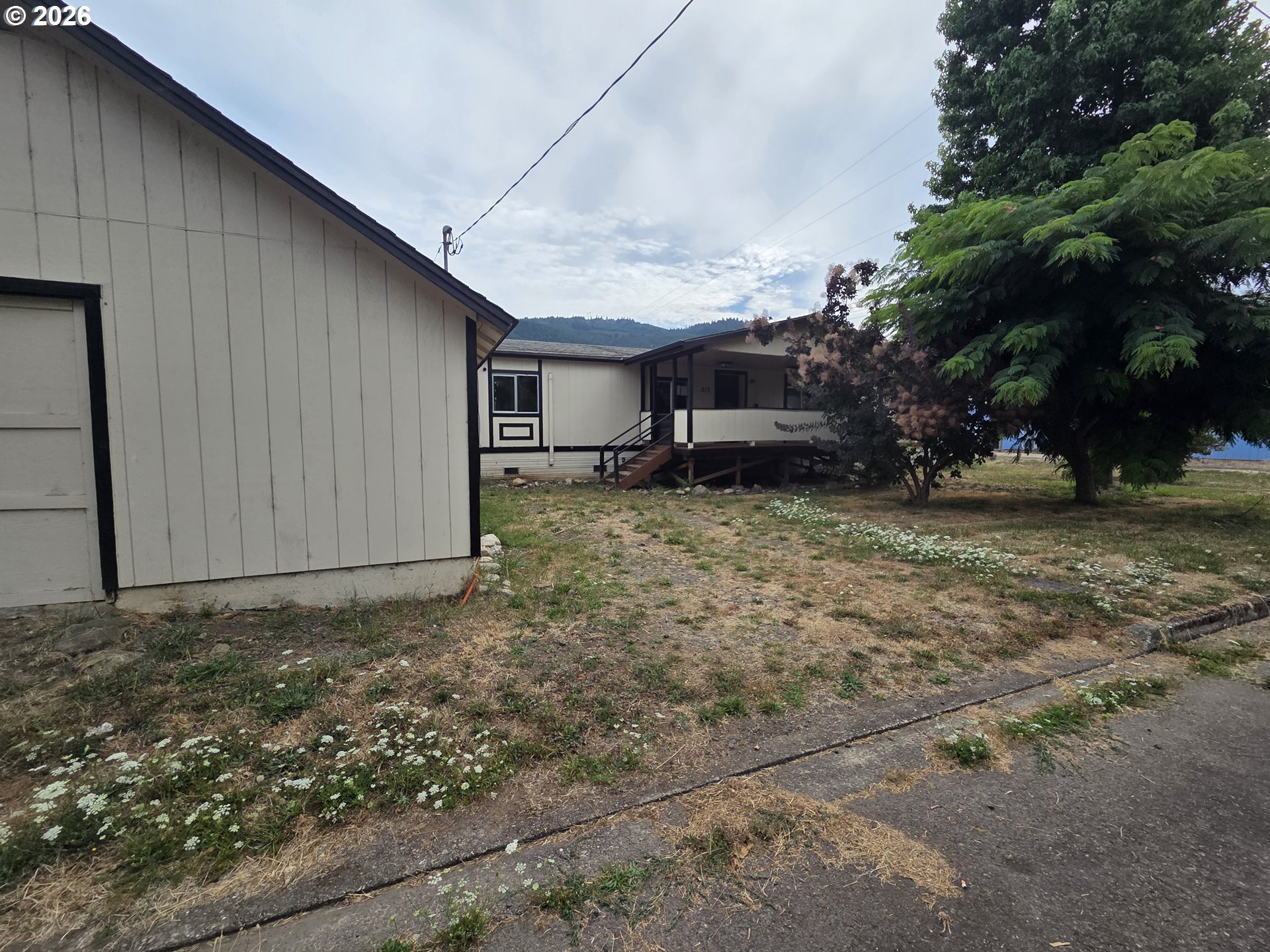317 Applegate Ave, Drain, OR 97435 — photo 2