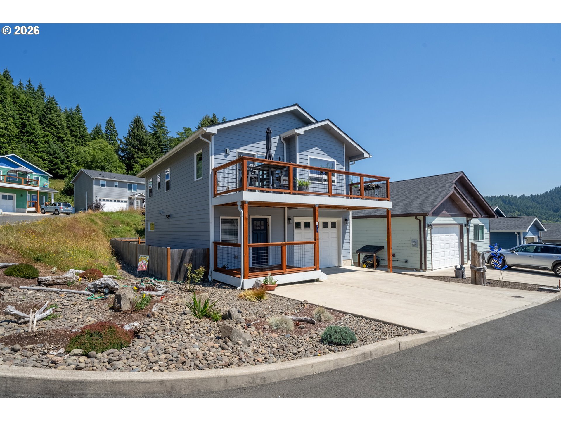 708 Vine Maple Ln — photo