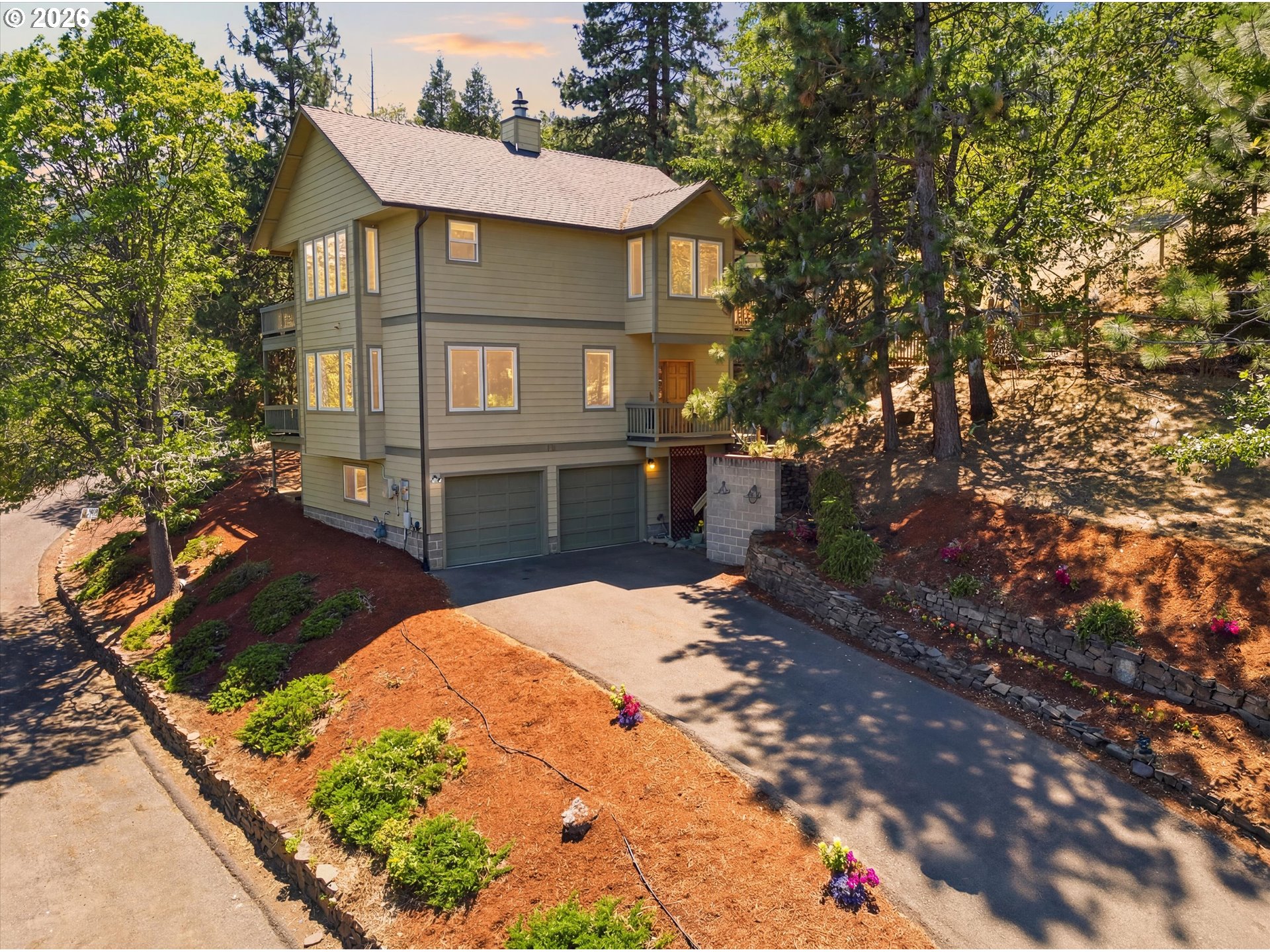 215 Piedmont Dr — photo