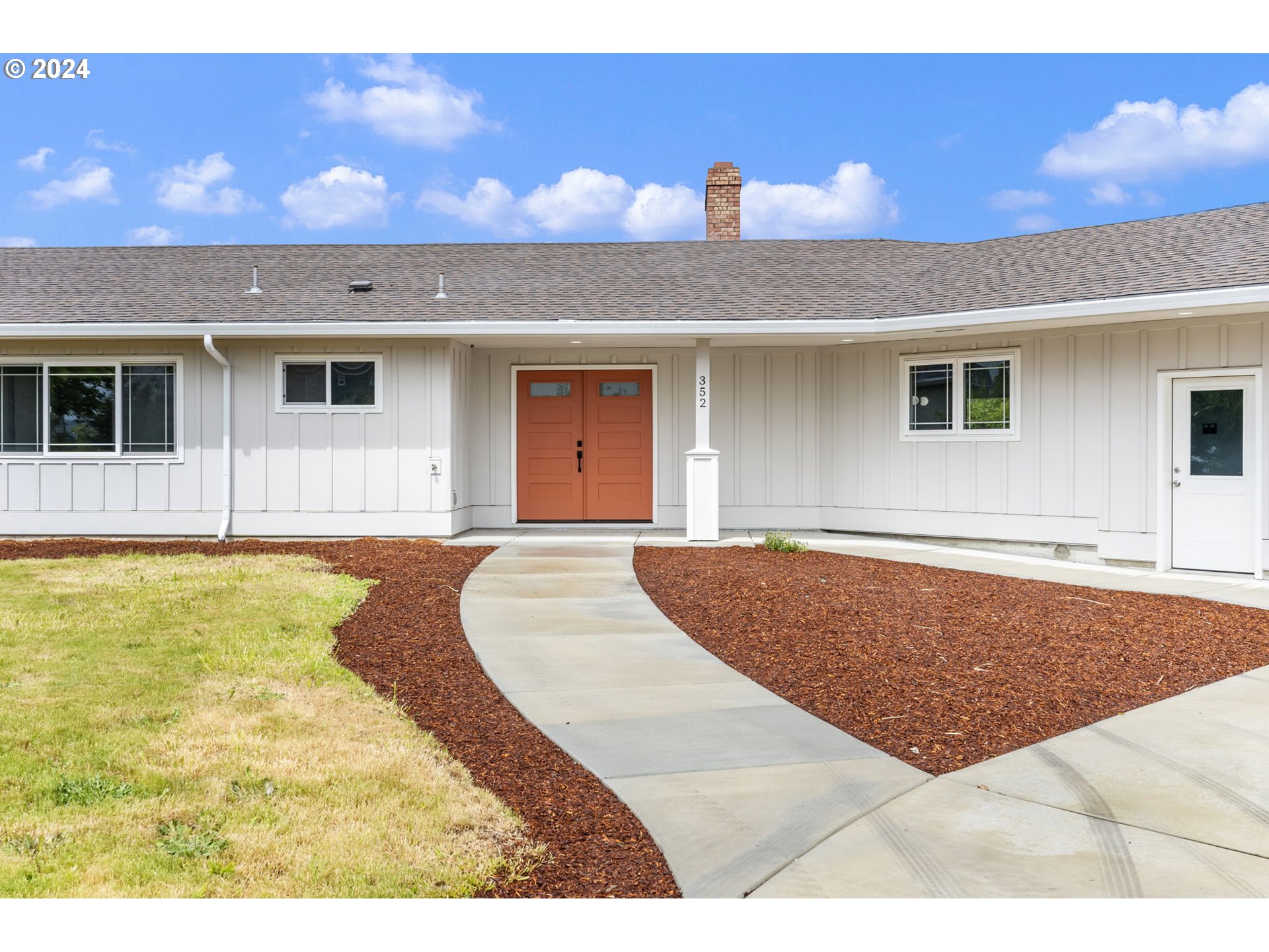352 NE Lovrien Ave, Gresham, OR 97030 — photo 2