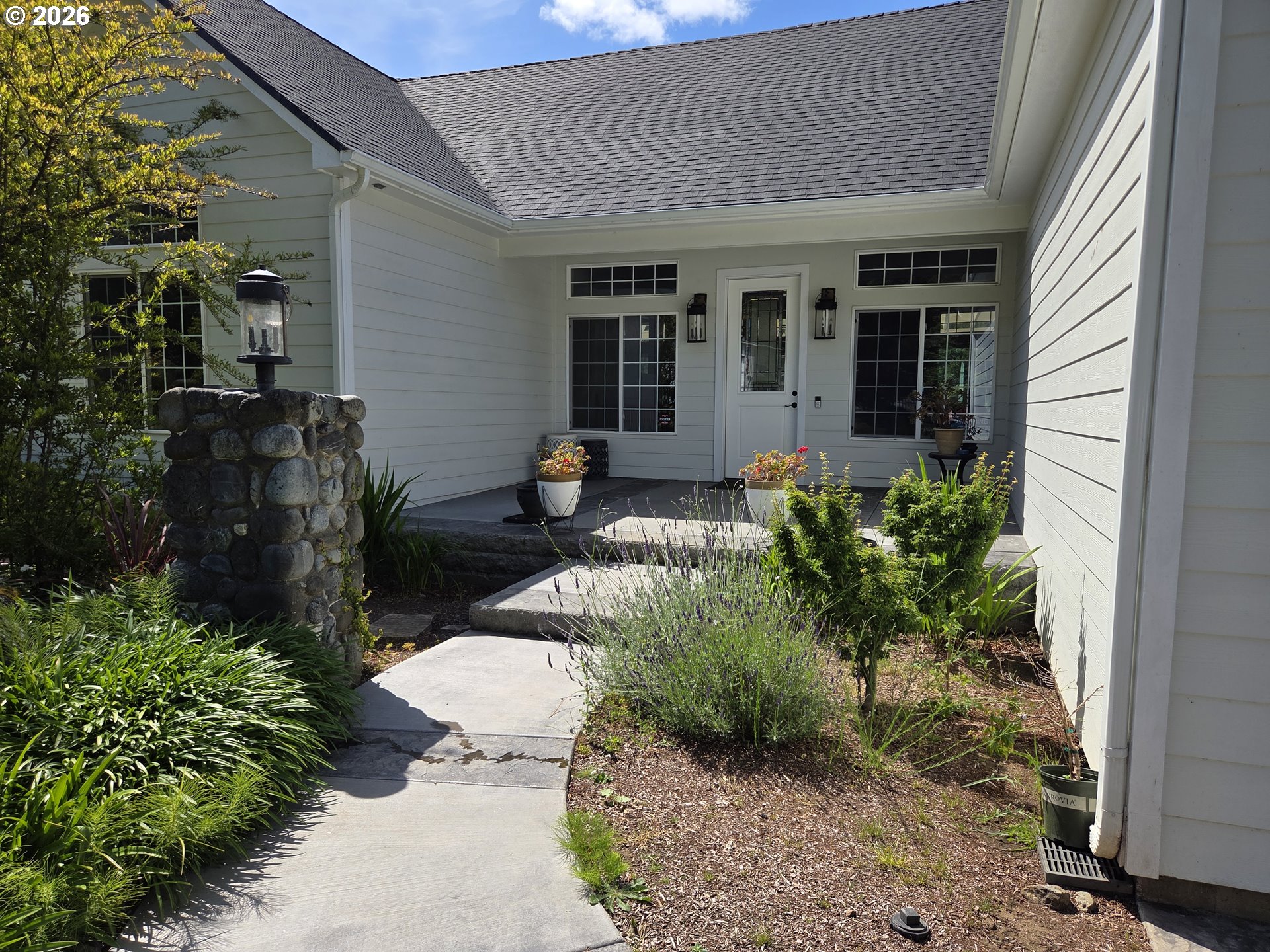 95950 N Bank Rogue River Rd — photo