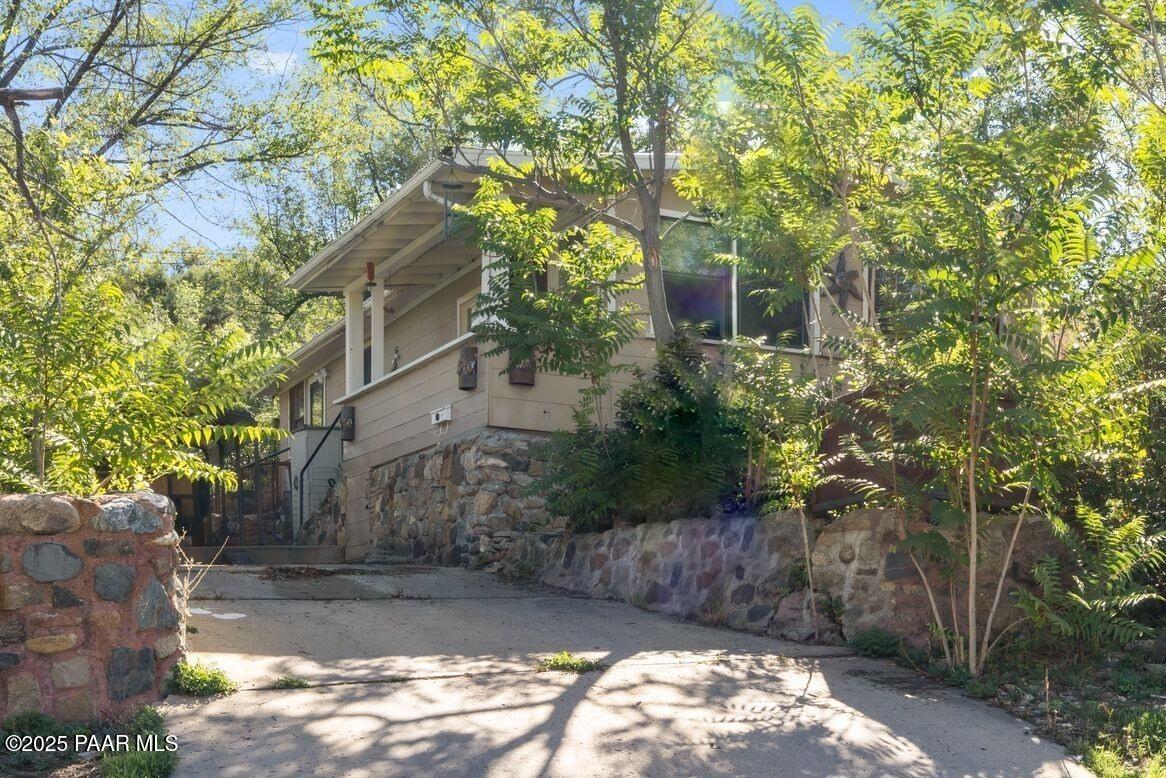 337 S Pleasant Street — photo