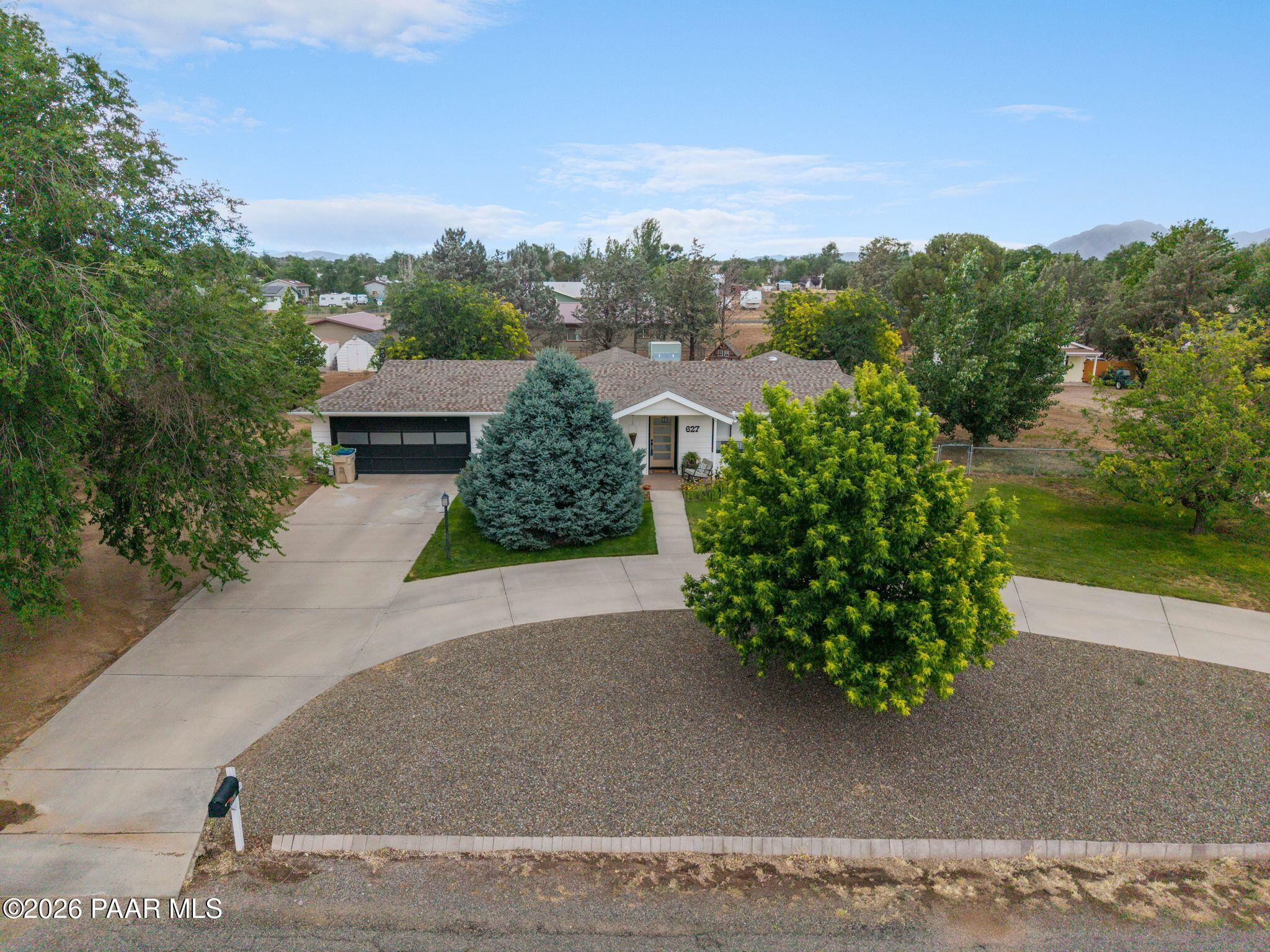 627 W Butterfield Road — photo
