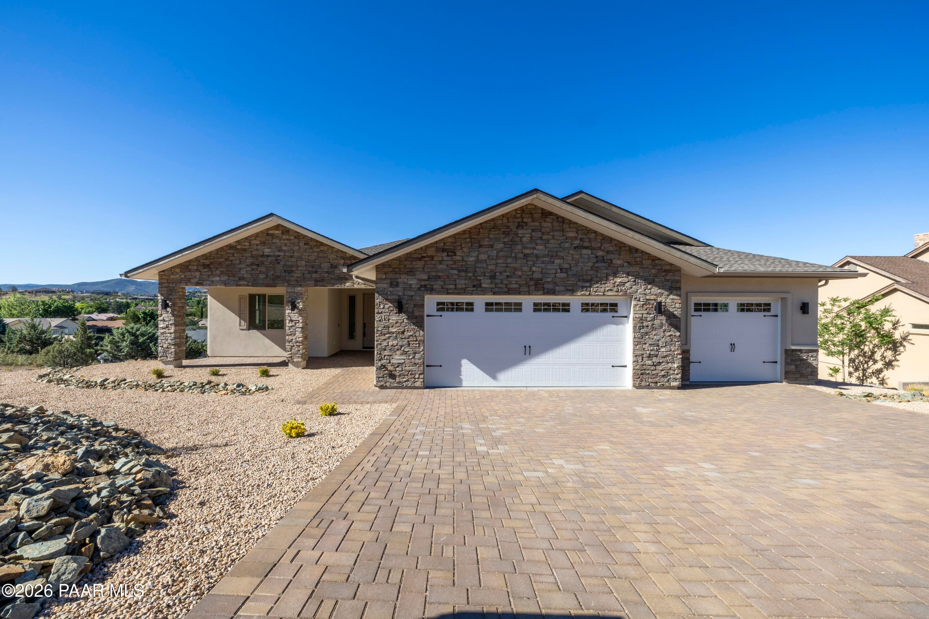 561 S Lakeview Drive — photo