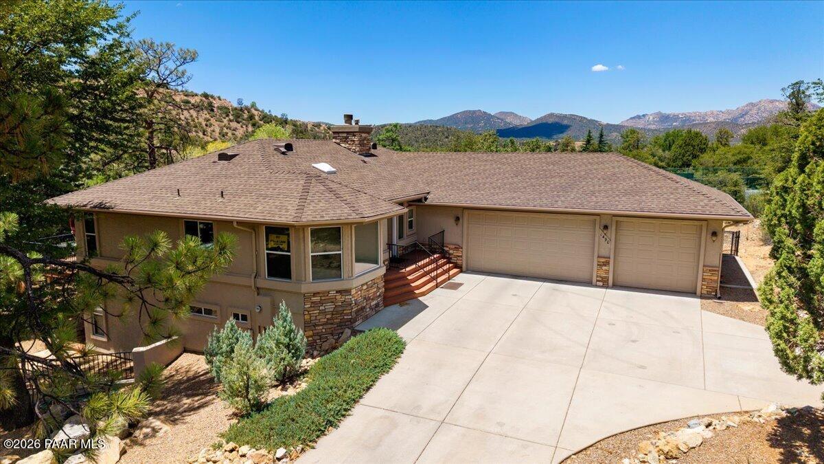 1490 Forest View W — photo