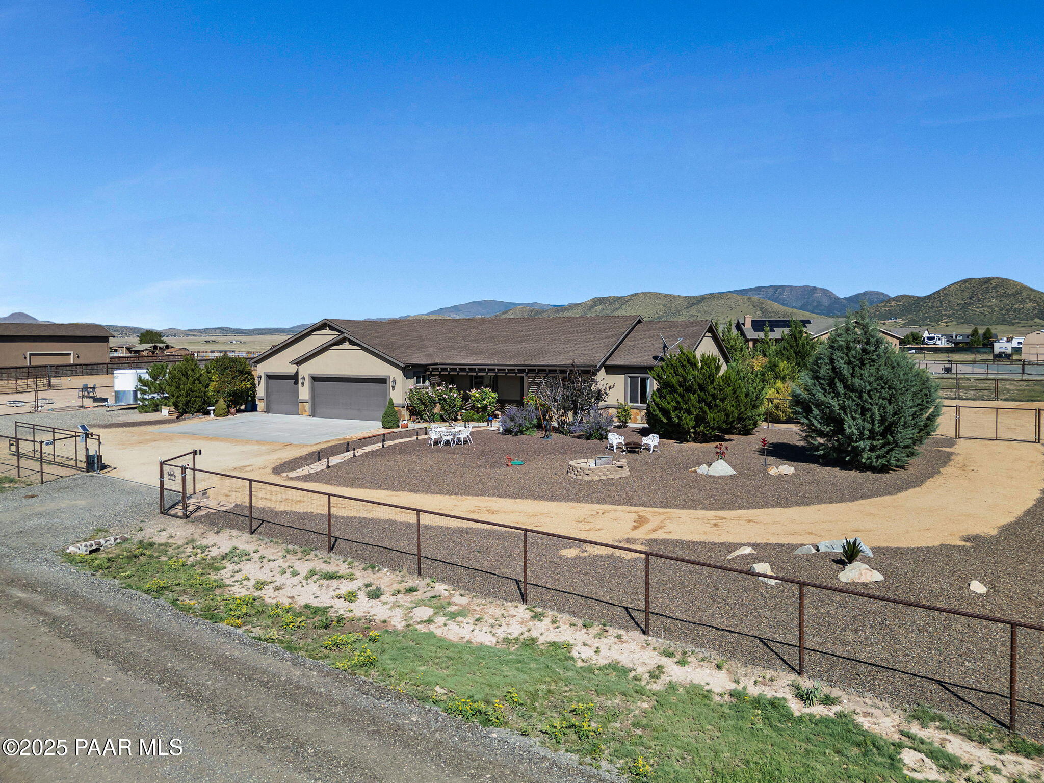 8833 N Grass Valley Lane — photo