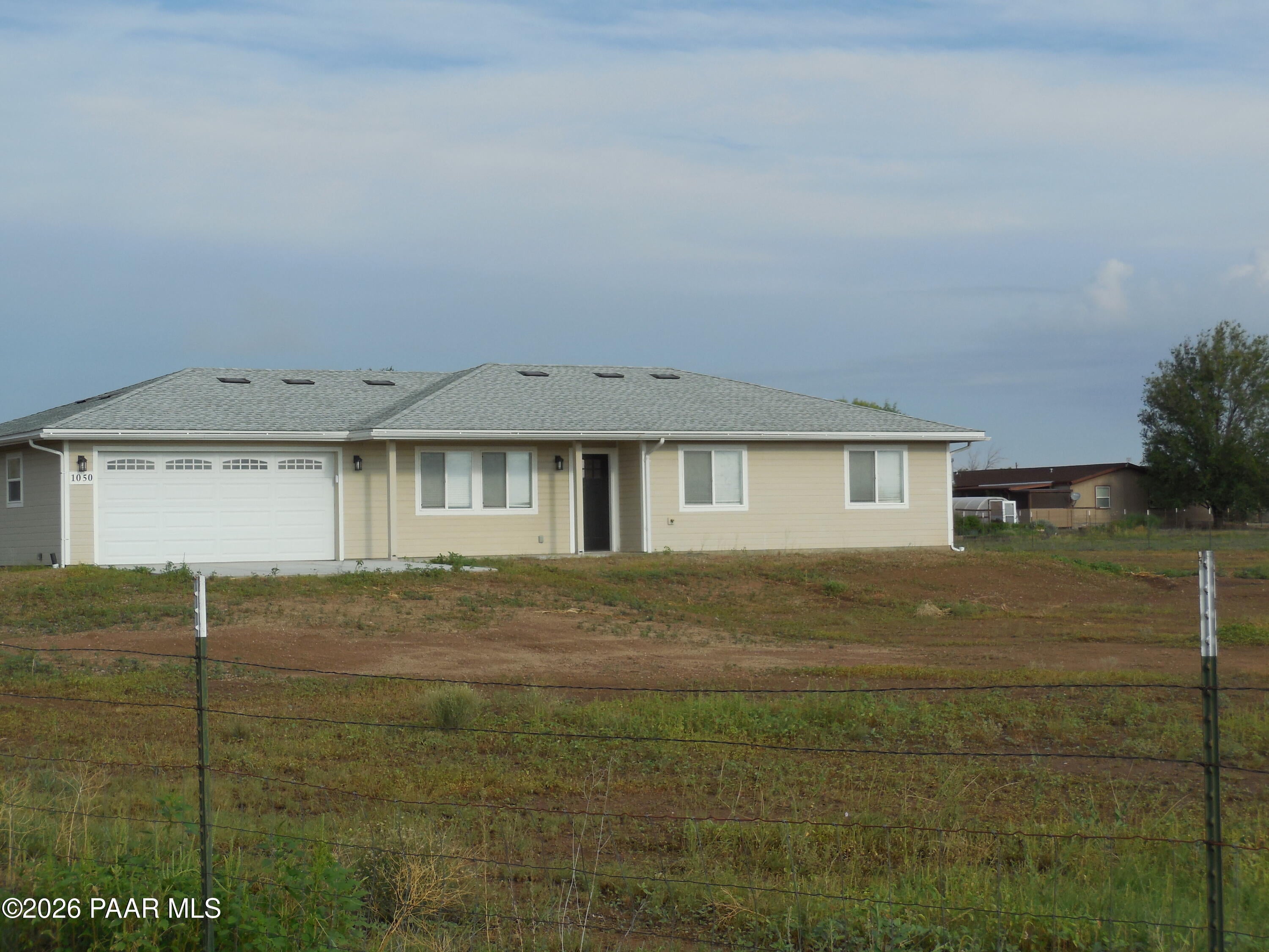 1050 W Missouri Lane — photo