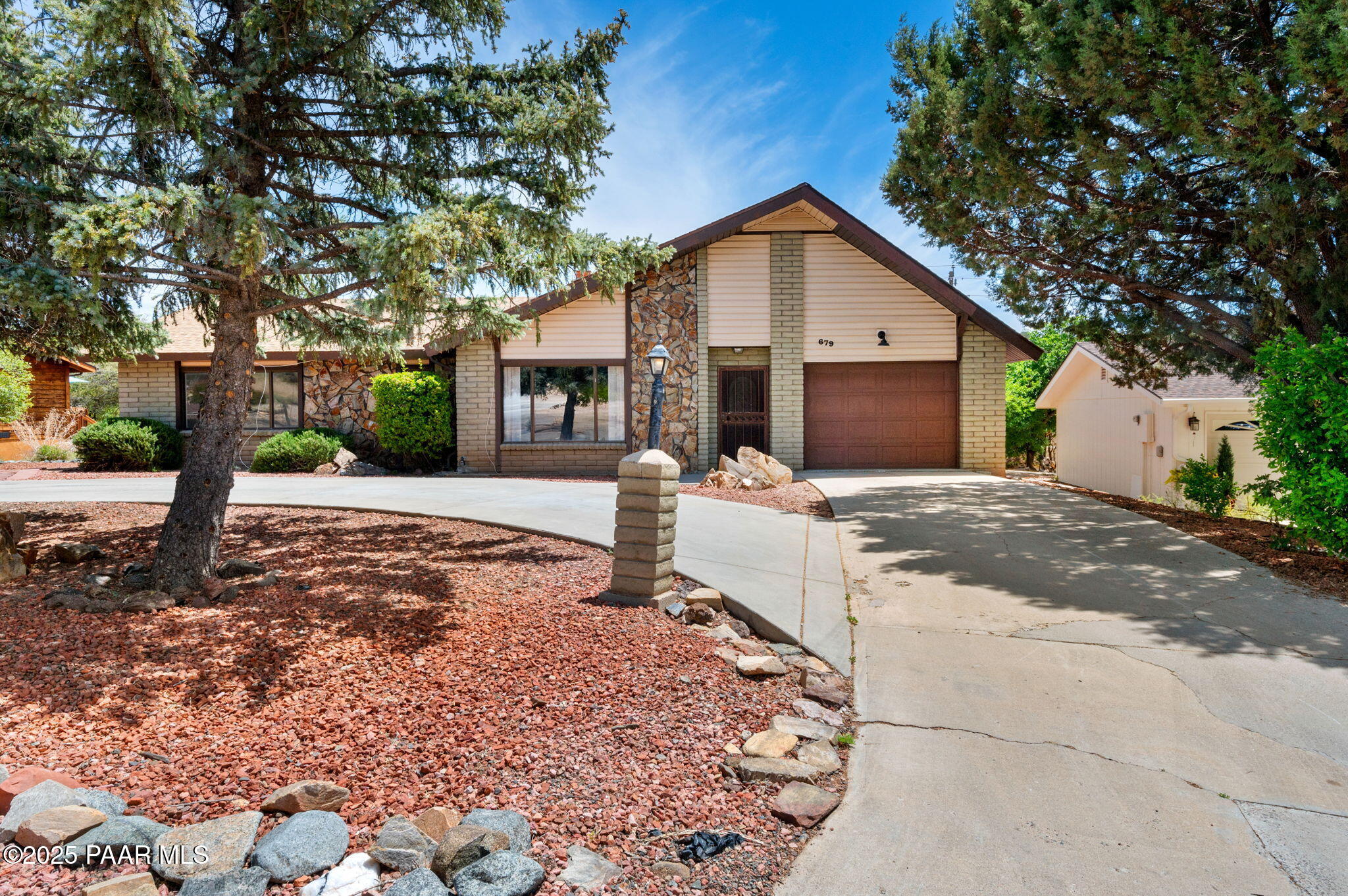 679 Tawa Court — photo
