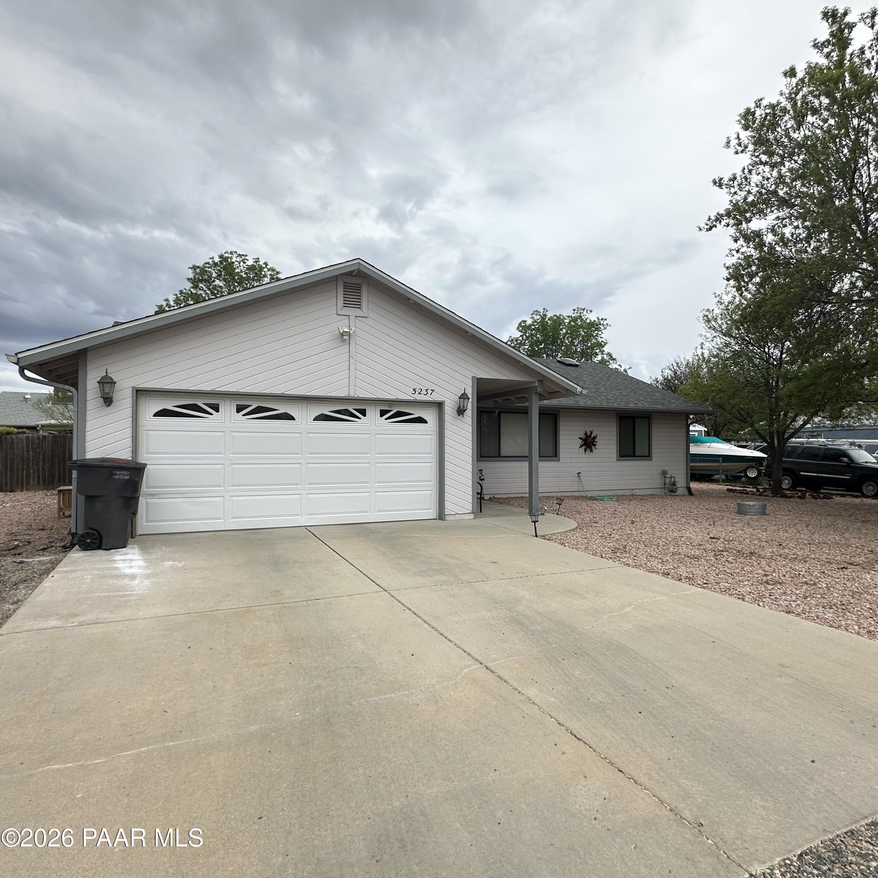 5237 N Desert Lane — photo