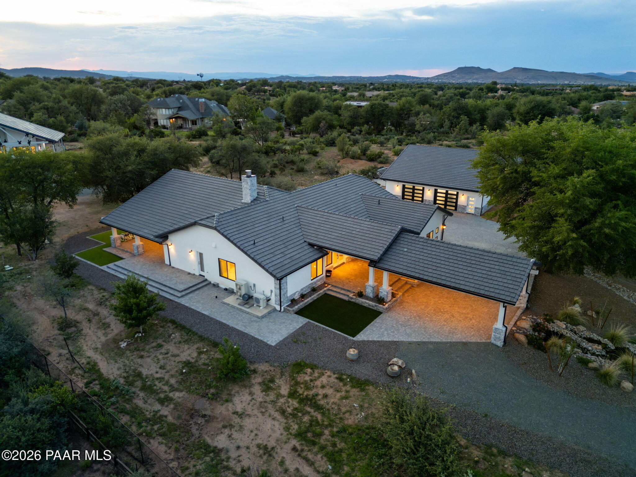 8510 N Valley Oak Drive — photo