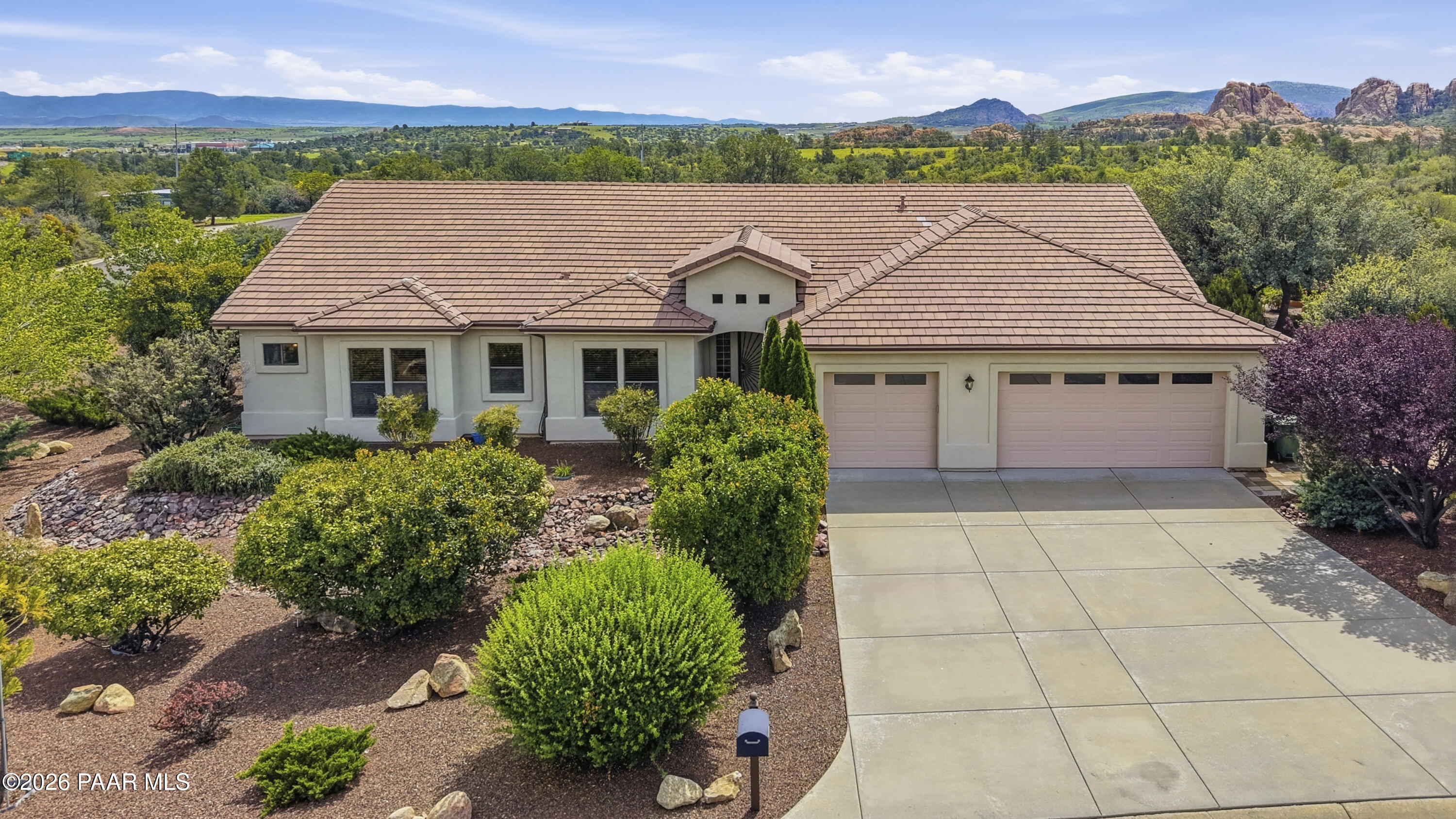 5871 N Honeysuckle Road — photo