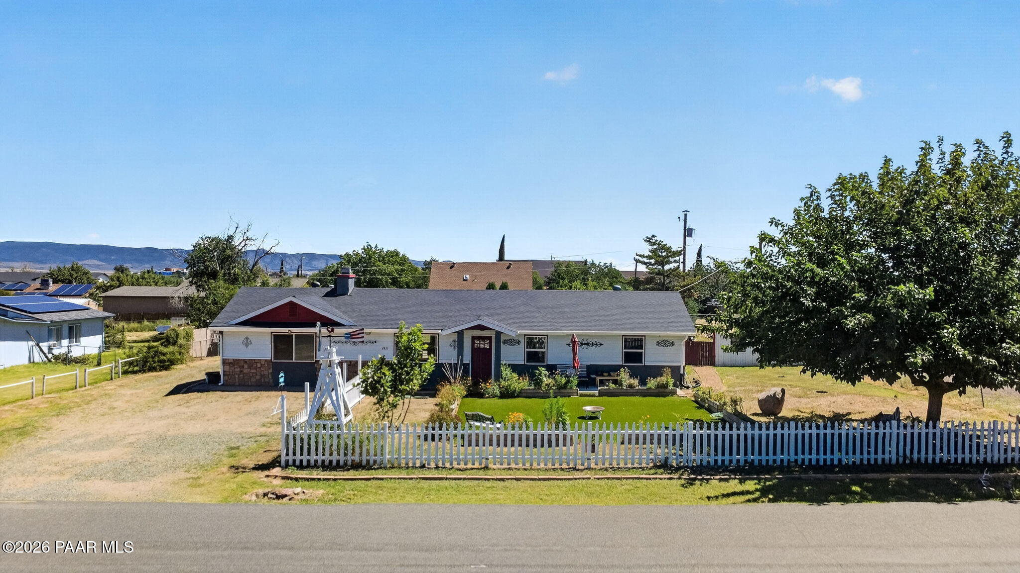 2821 N Meadowlark Drive — photo