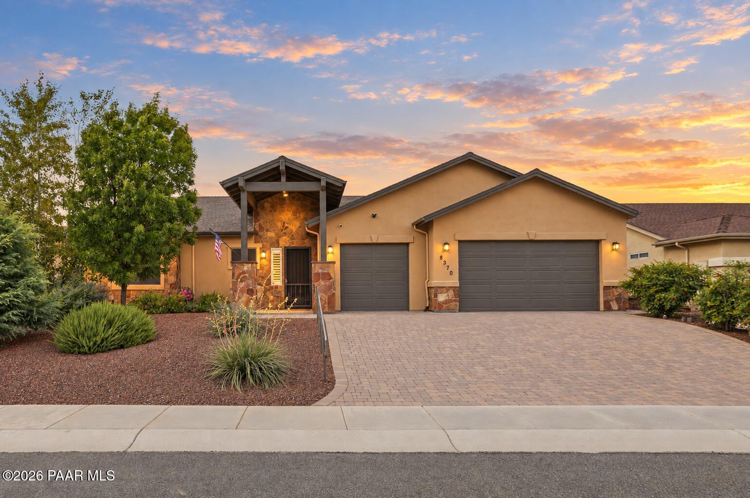 8370 N View Crest — photo