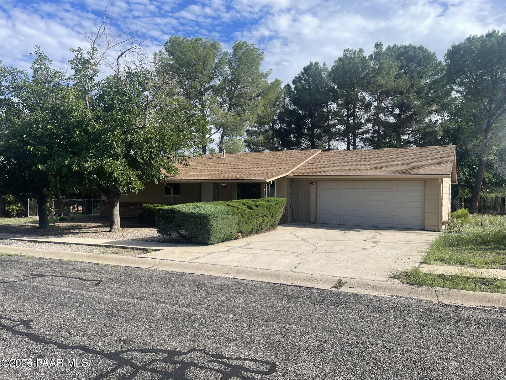 1219 E Five Star Boulevard — photo