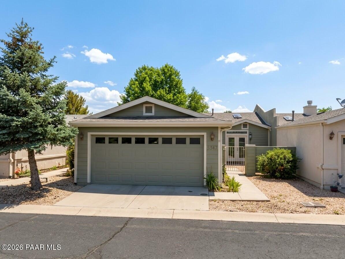 3347 Iris Lane — photo