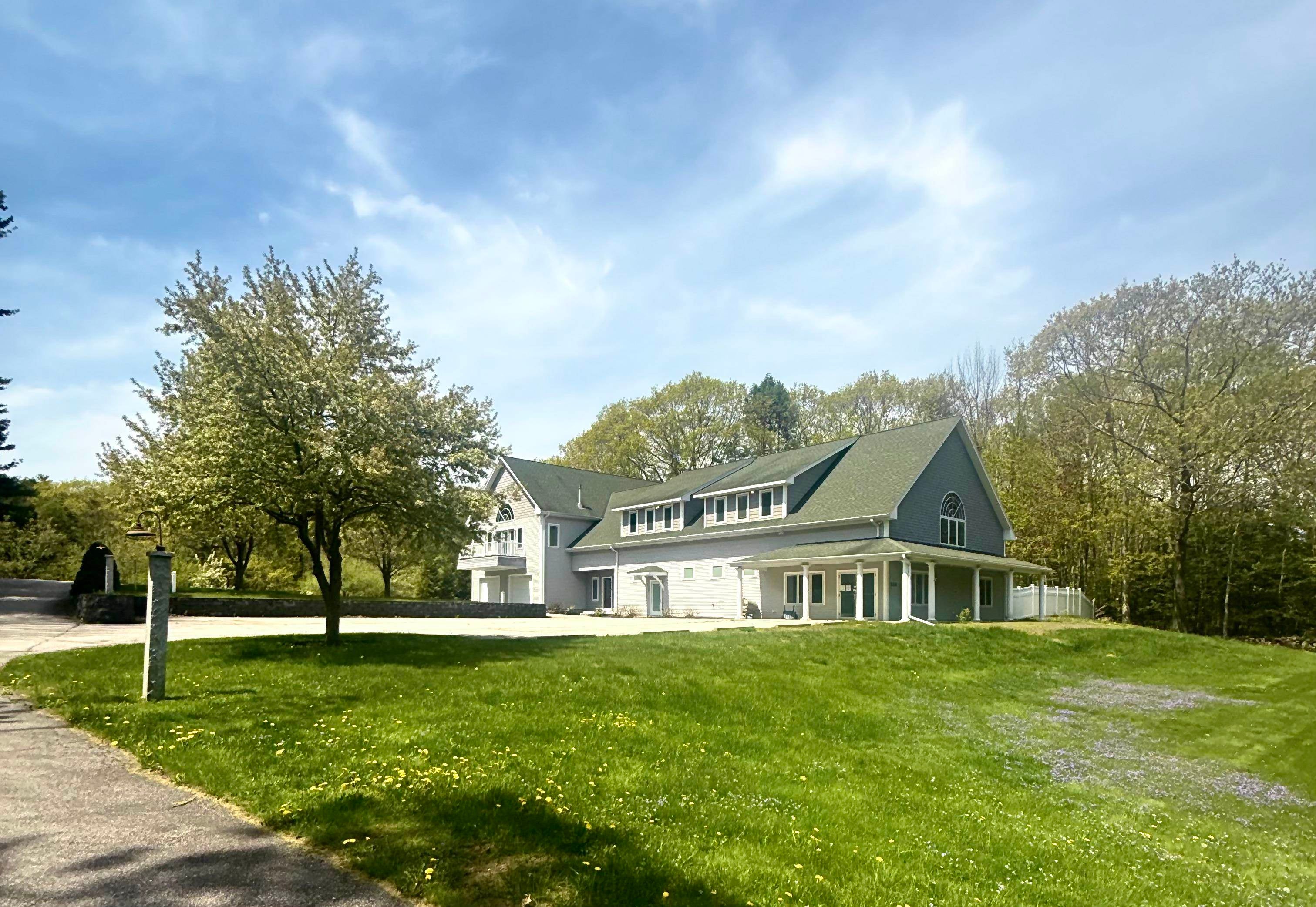 1376 US Route 1 — photo