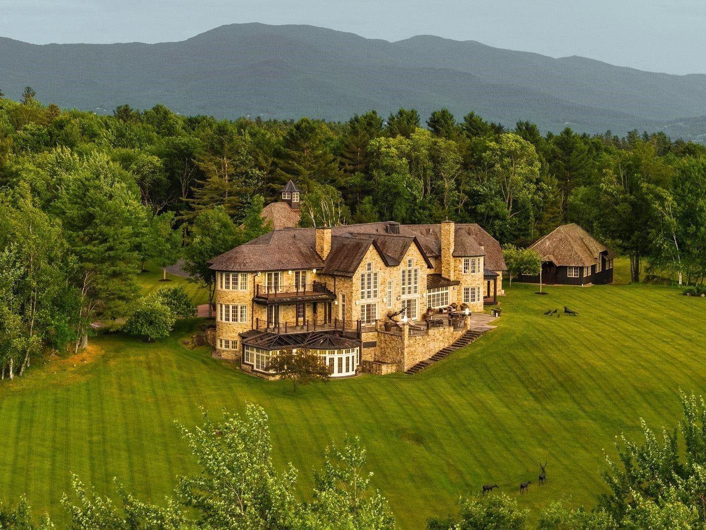 2575 Weeks Hill Road — photo