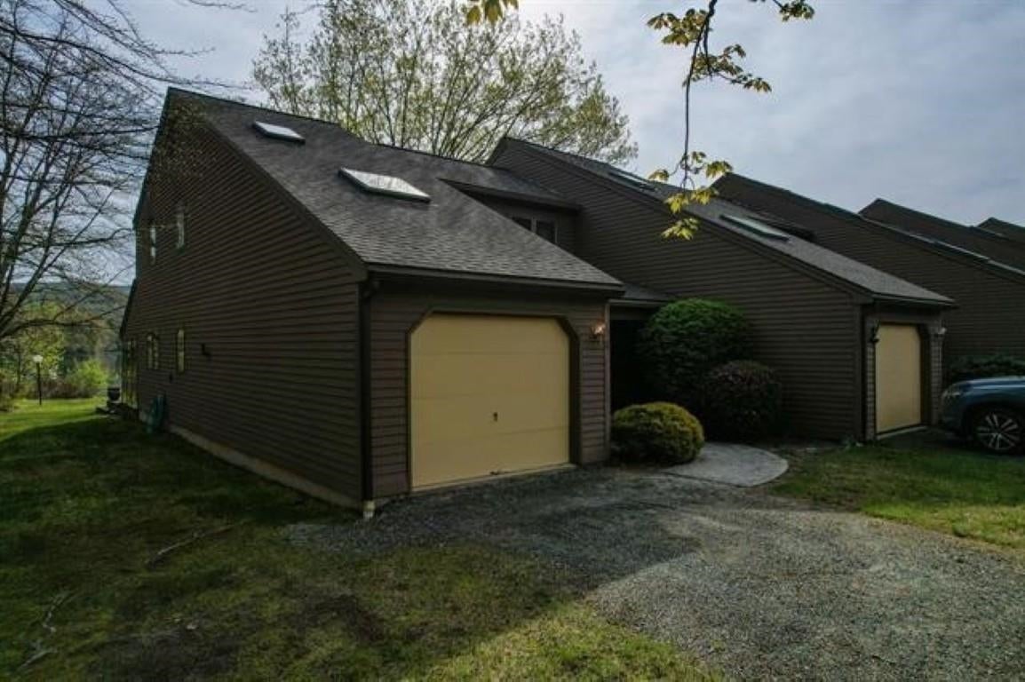 15 Manor Estate Drive Unit 1 — photo