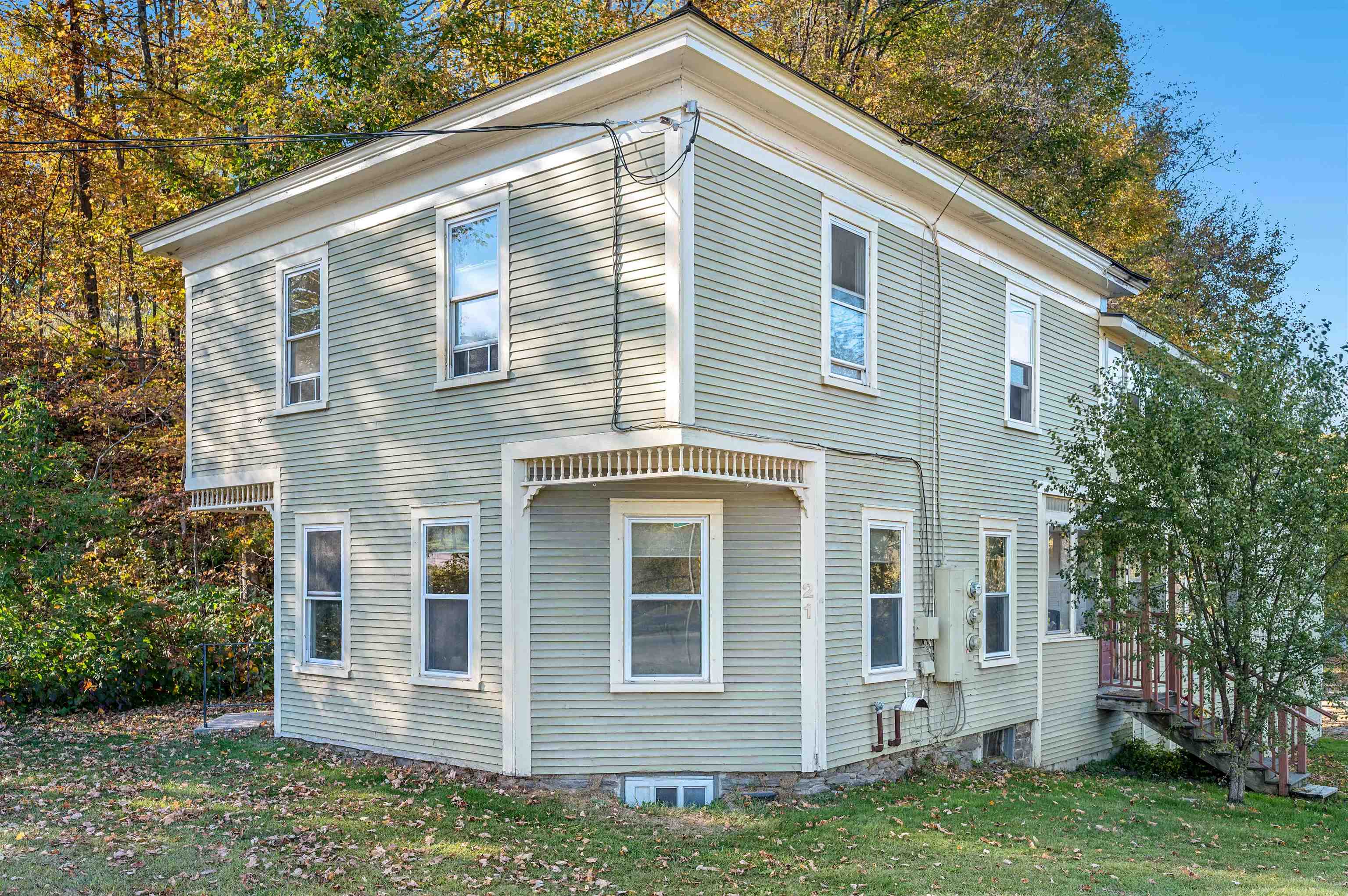 21 River Road W — photo