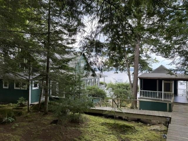 211 Lake Avenue — photo