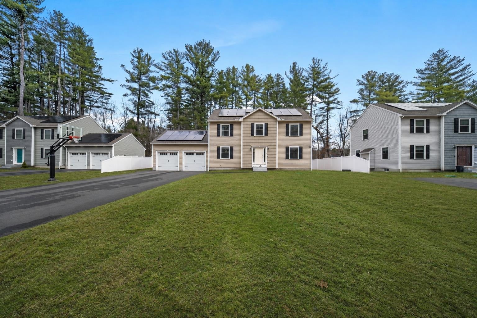 4 Lorelai Way — photo