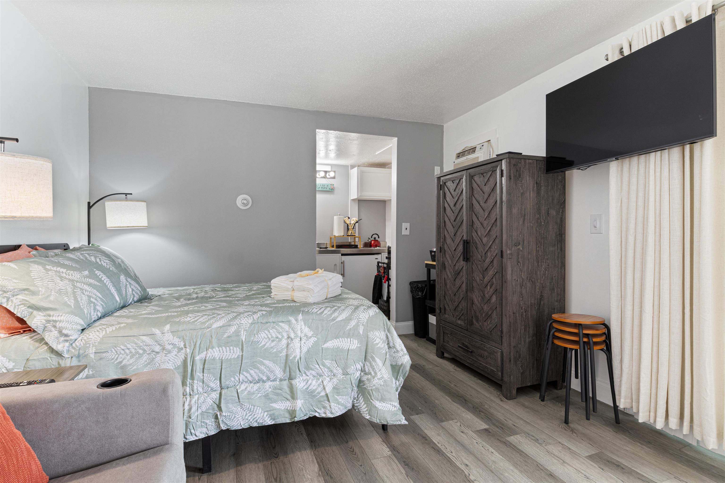 933 Ocean Boulevard 11 — photo