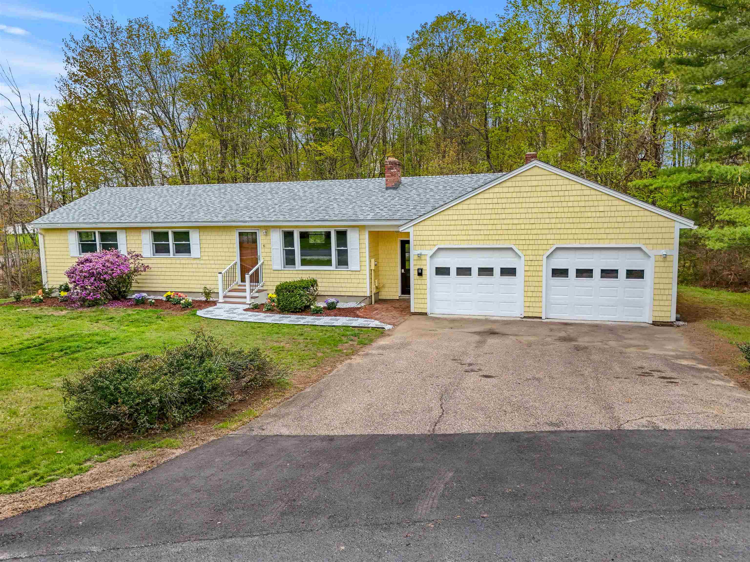 6 Colonial Drive — photo