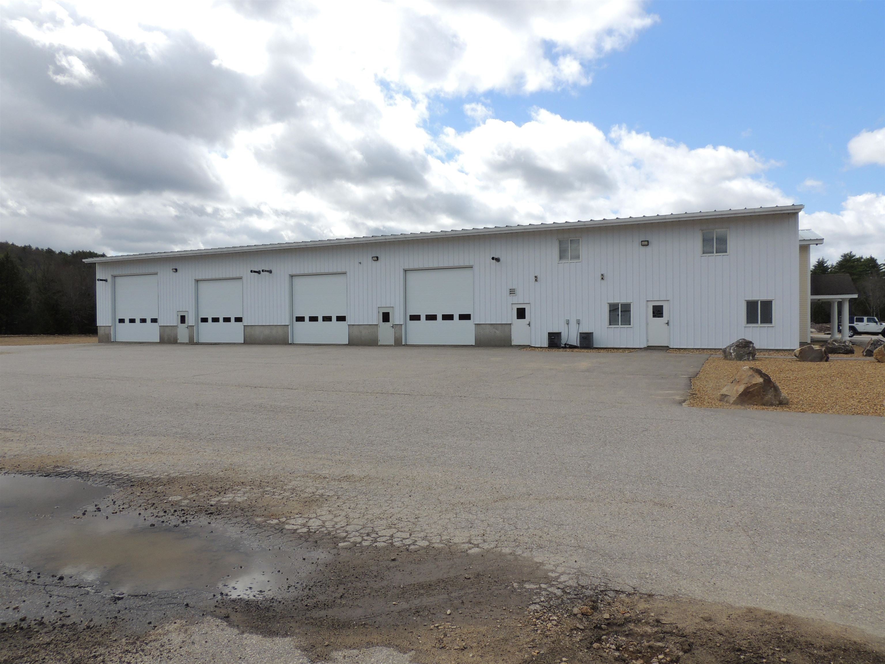 264 Nh Route 106 — photo