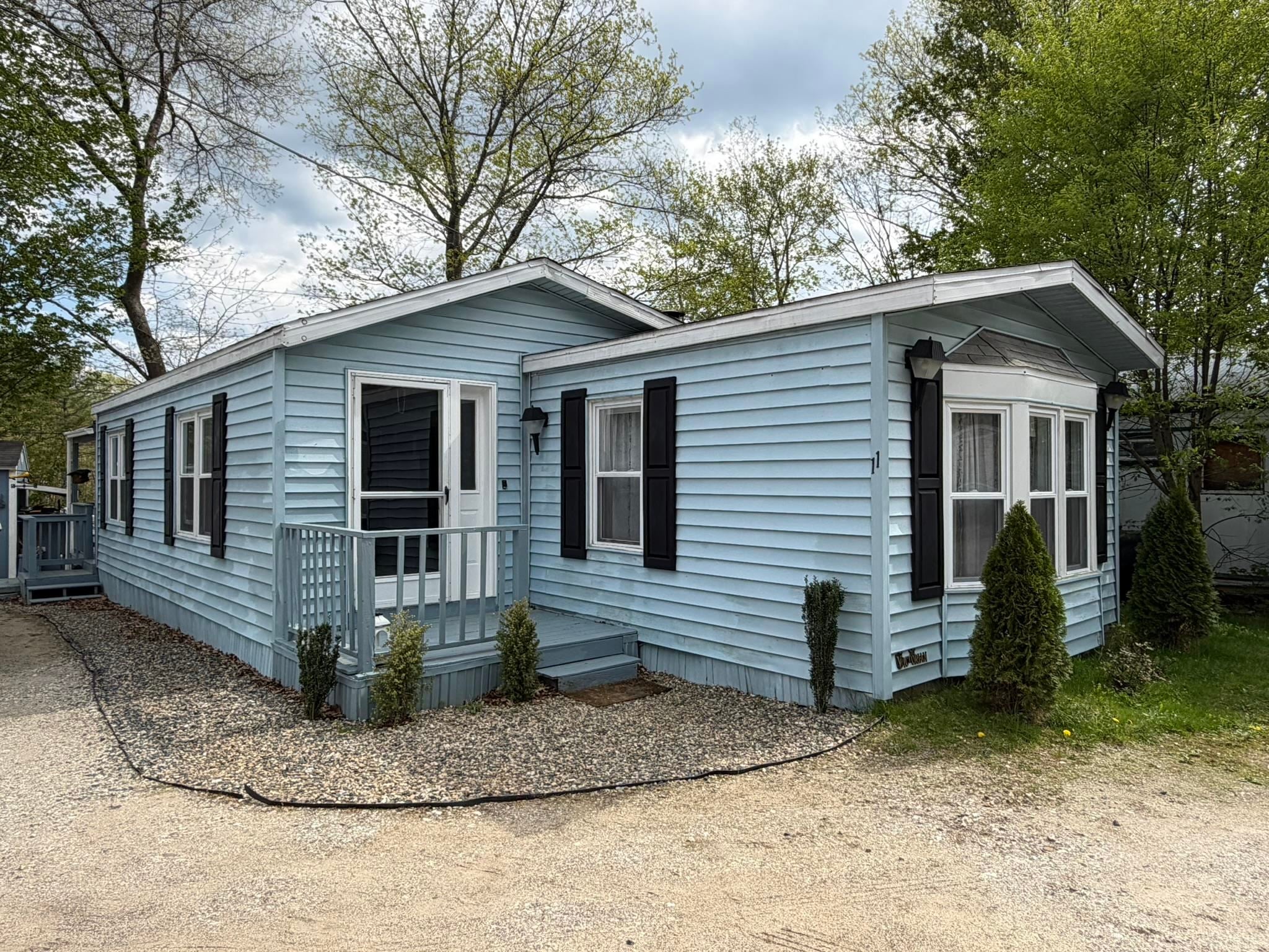 11 Christmas Tree Mobile Home Park — photo