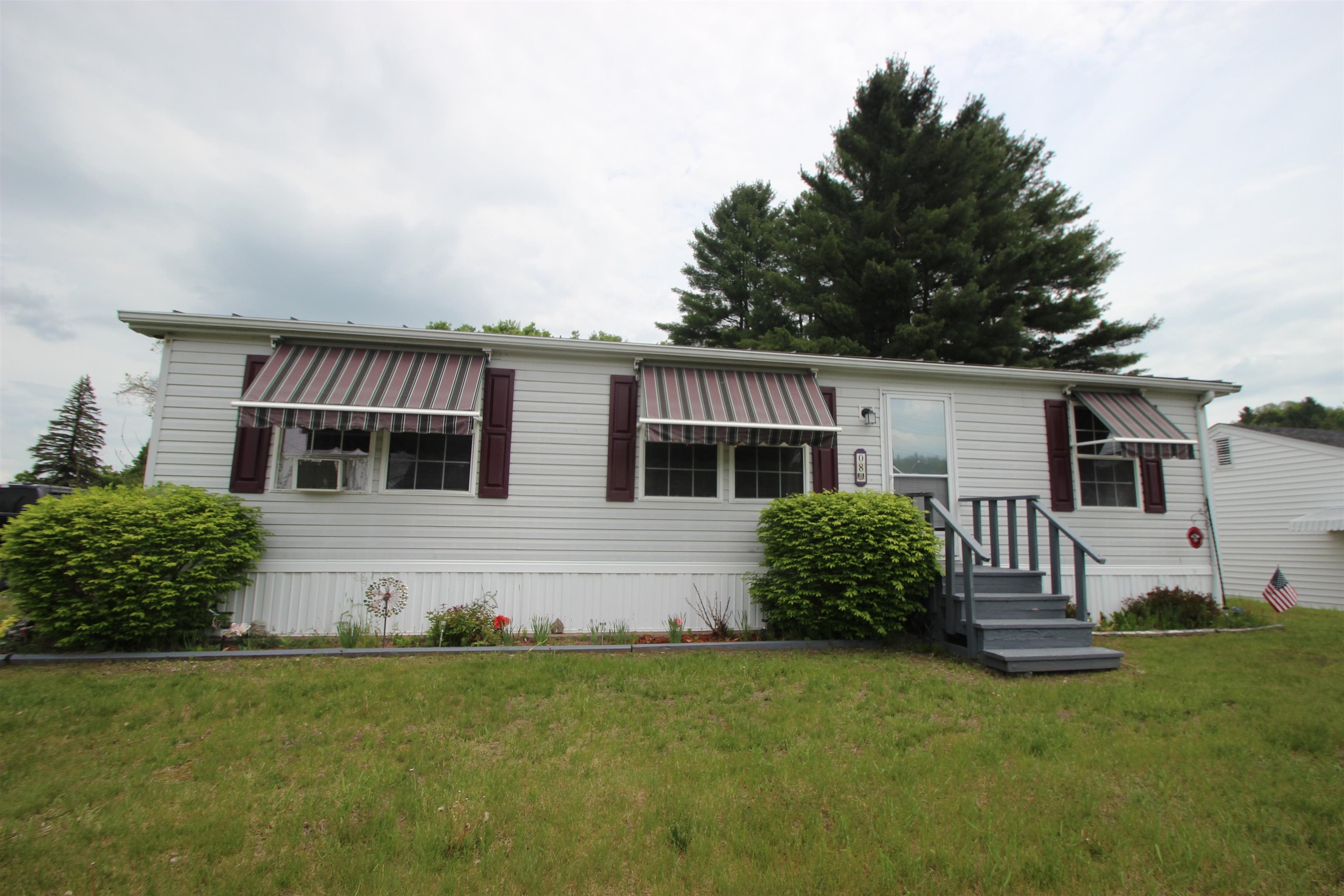 8 E. Parkside Terrace — photo