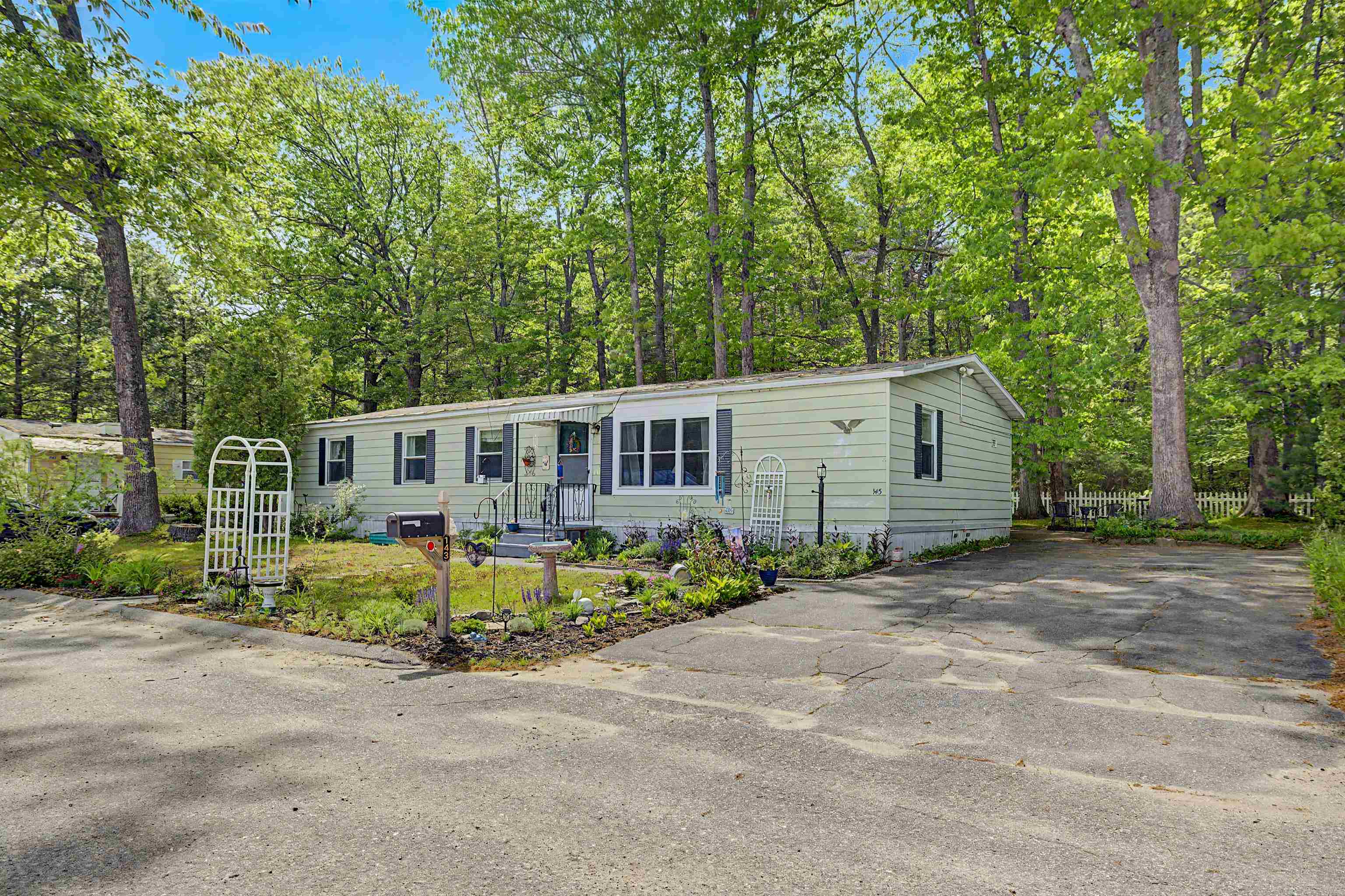 143 Robin Hood Drive — photo