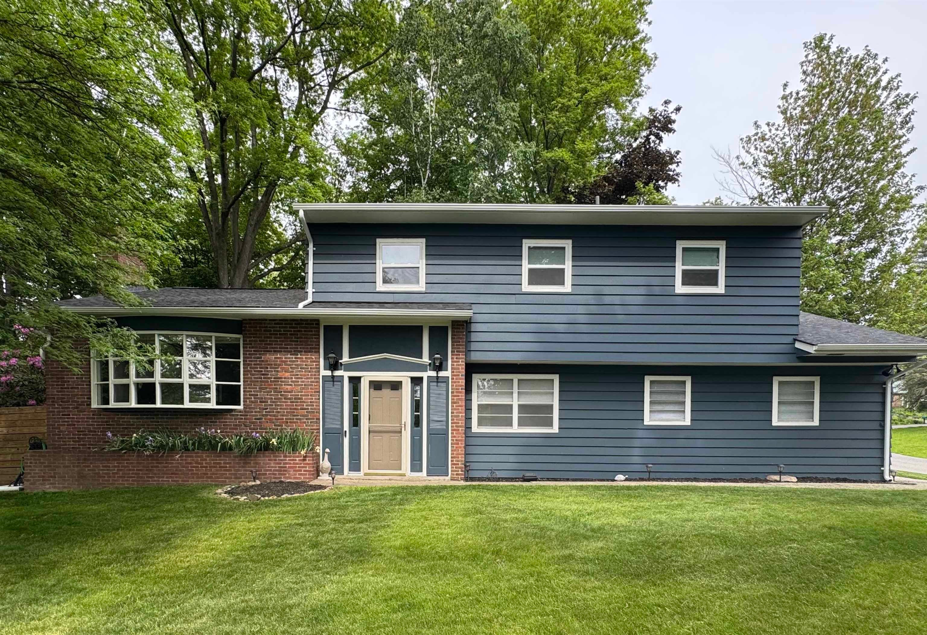379 Pinehurst Drive — photo