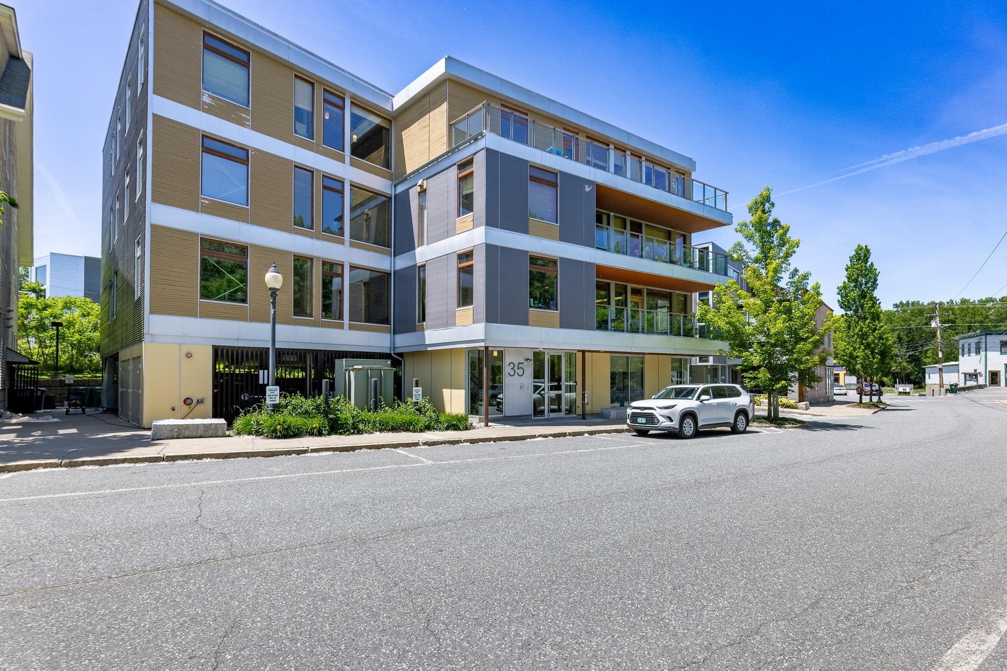 35 Railroad Row C3-1 — photo
