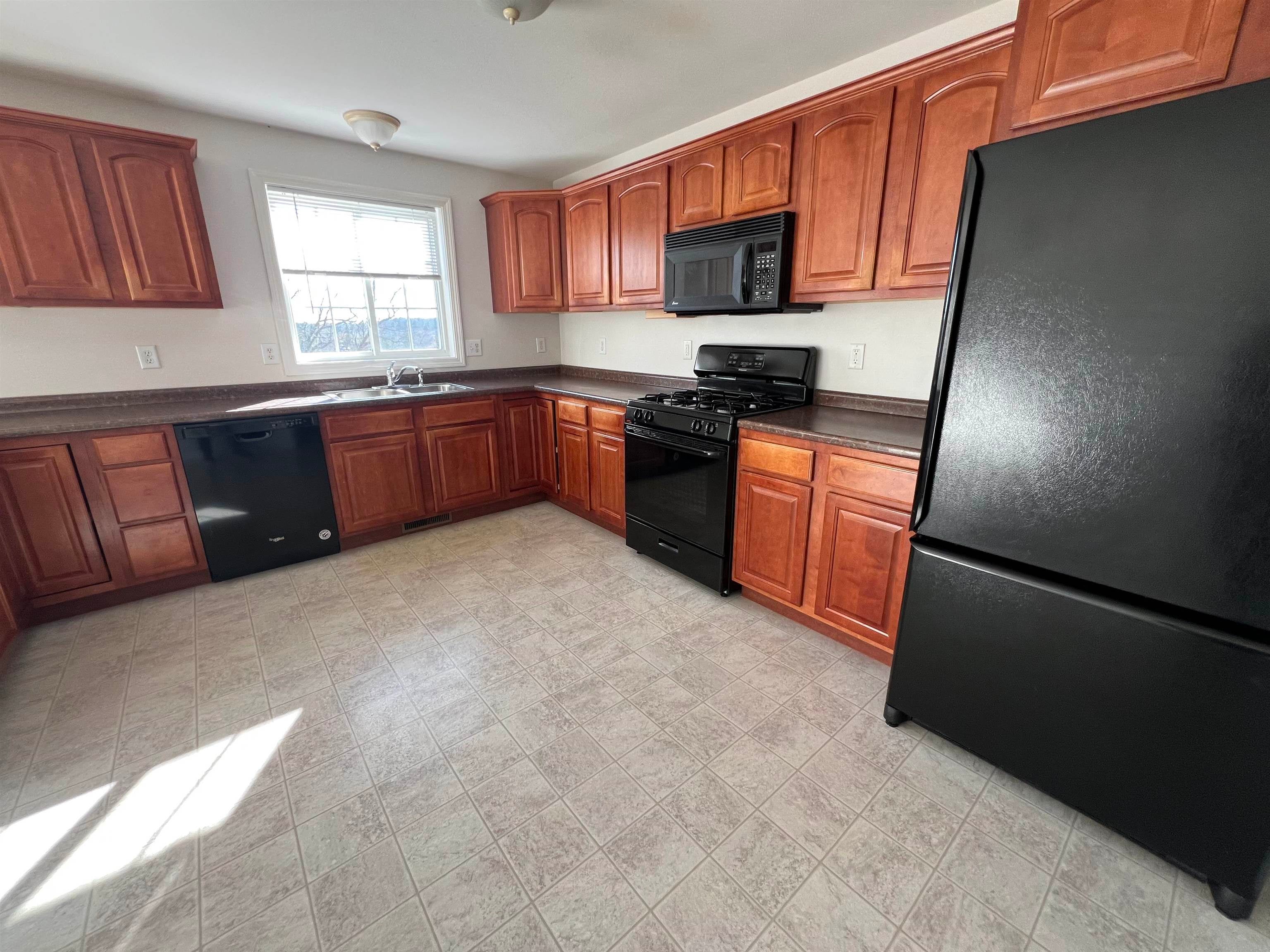 7 Charity Court B — photo
