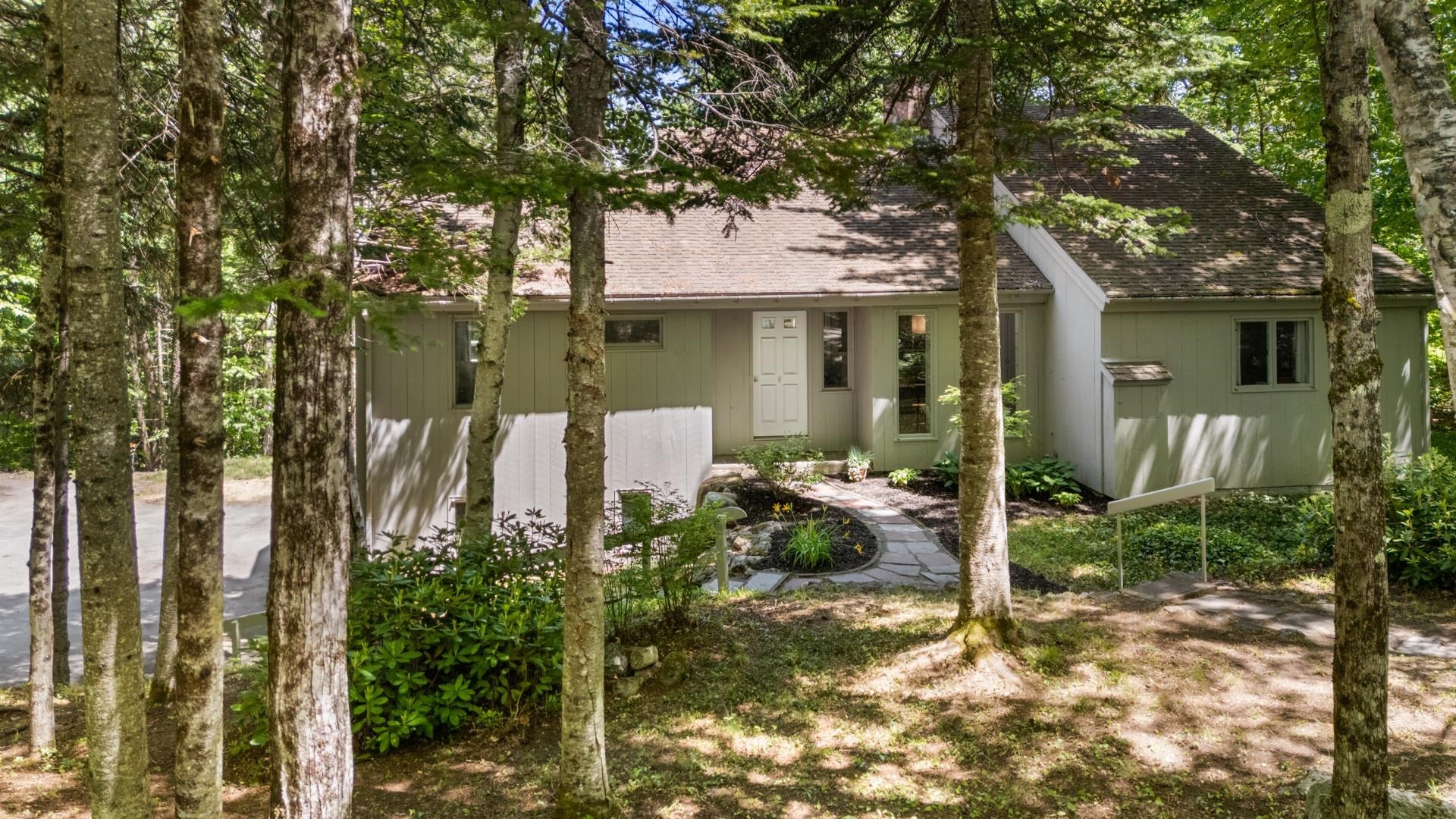 10 Wedgewood Drive — photo